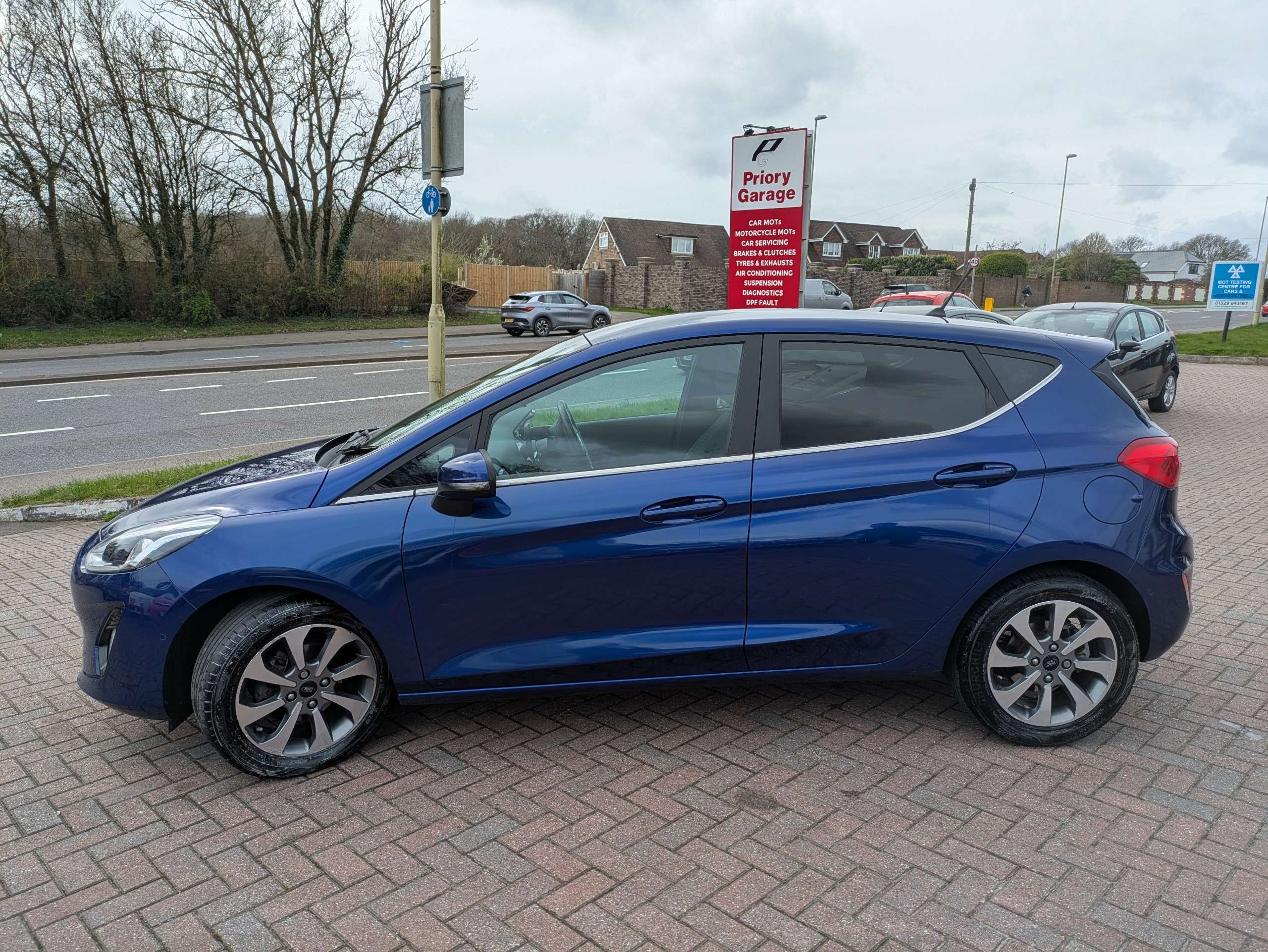 A 2017 FORD FIESTA 1.0T EcoBoost Titanium Hatchback 5dr Petrol Manual Euro 6 (s/s) (125 ps) A 2017 FORD FIESTA 1.0T EcoBoost Titanium Hatchback 5dr Petrol Manual Euro 6 (s/s) (125 ps)