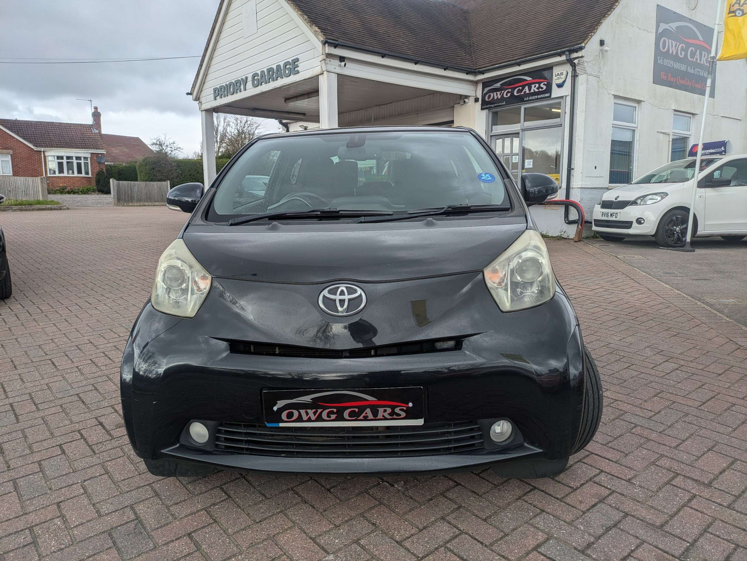 A 2009 TOYOTA IQ 1.0 VVT-i 2 Hatchback 3dr Petrol Manual Euro 4 (68 bhp) A 2009 TOYOTA IQ 1.0 VVT-i 2 Hatchback 3dr Petrol Manual Euro 4 (68 bhp)