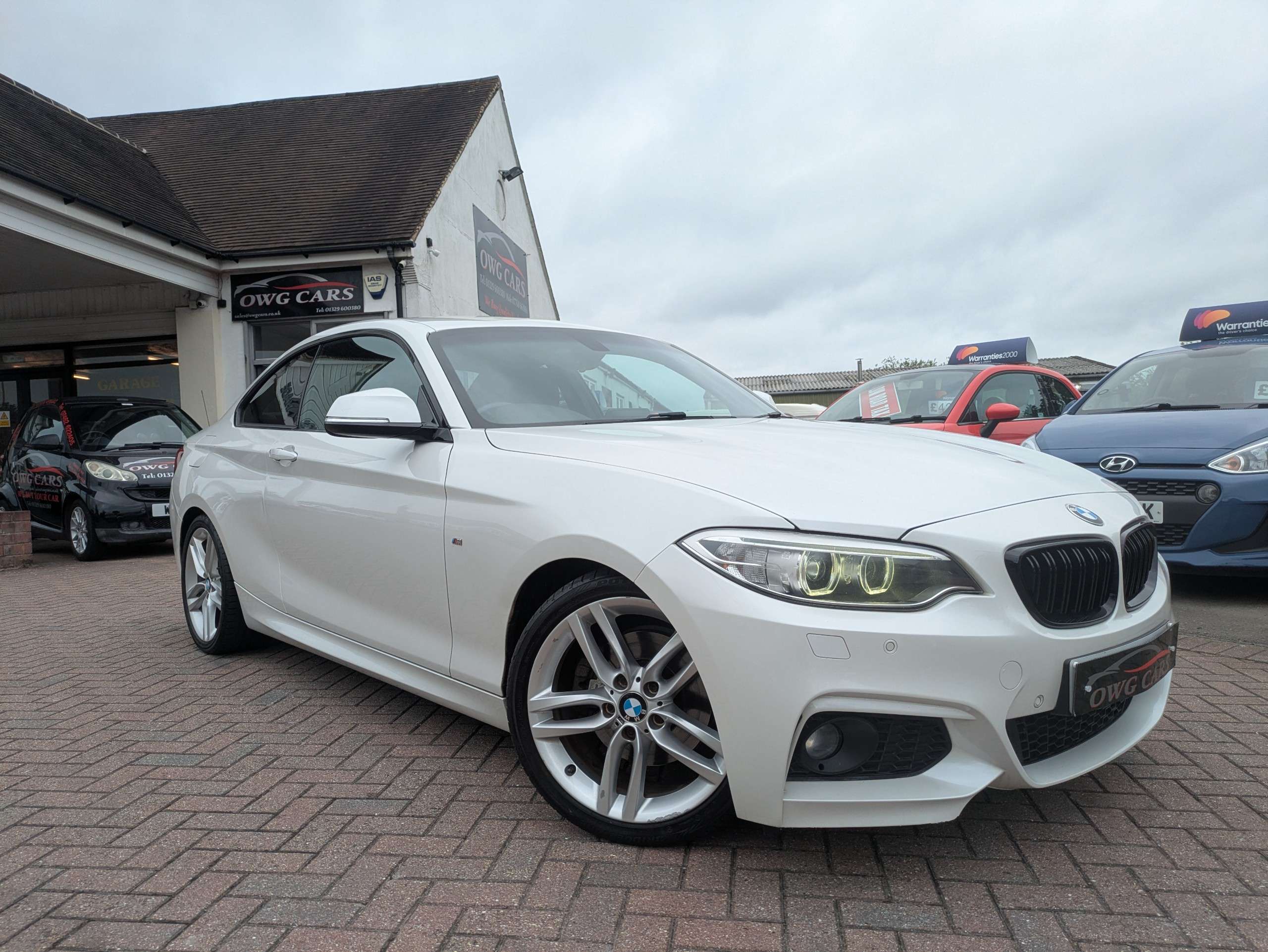 A 2014 BMW 2 SERIES 2.0 220i M Sport Coupe 2dr Petrol Manual Euro 6 (s/s) (184 ps) A 2014 BMW 2 SERIES 2.0 220i M Sport Coupe 2dr Petrol Manual Euro 6 (s/s) (184 ps)
