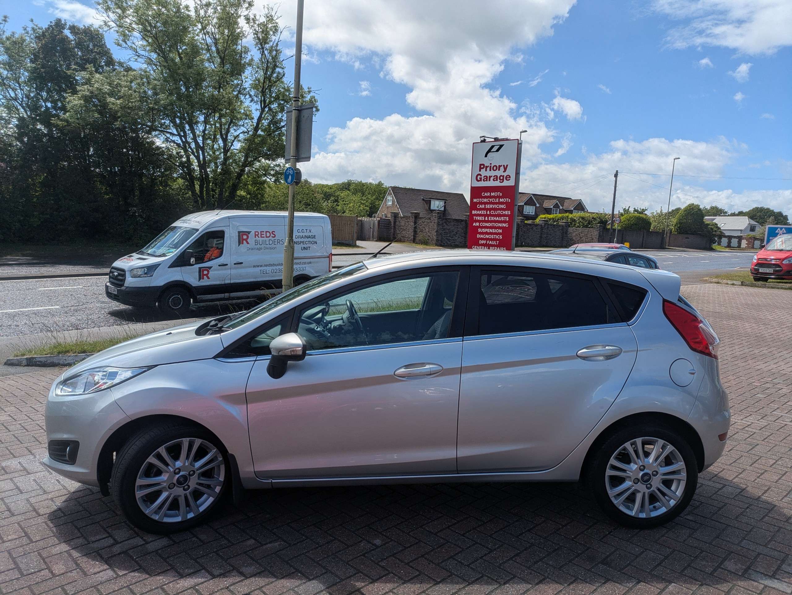 A 2013 FORD FIESTA 1.0T EcoBoost Zetec Hatchback 5dr Petrol Manual Euro 5 (s/s) (100 ps) A 2013 FORD FIESTA 1.0T EcoBoost Zetec Hatchback 5dr Petrol Manual Euro 5 (s/s) (100 ps)