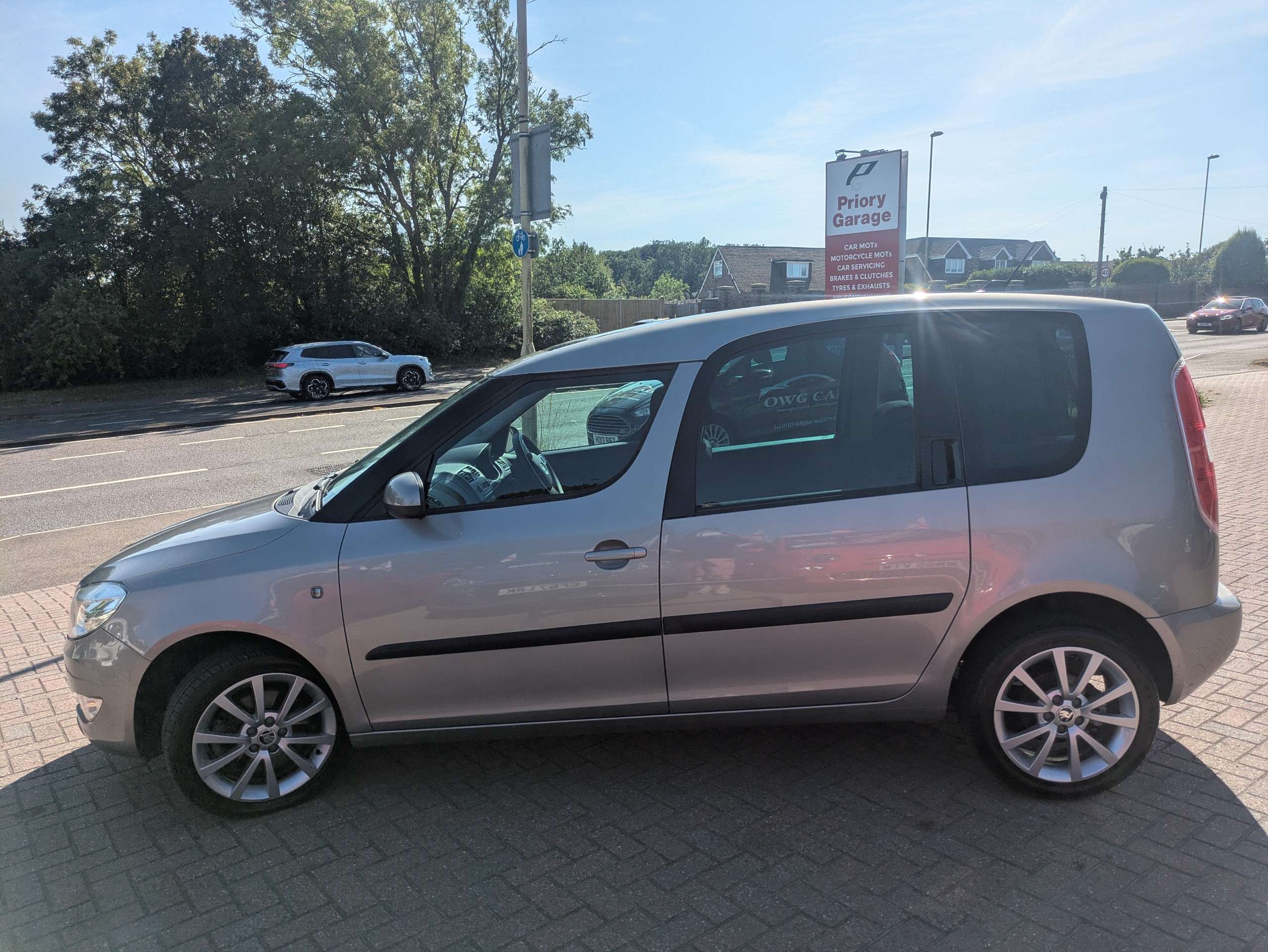 A 2014 SKODA ROOMSTER 1.2 TSI SE MPV 5dr Petrol DSG Euro 5 (105 ps) A 2014 SKODA ROOMSTER 1.2 TSI SE MPV 5dr Petrol DSG Euro 5 (105 ps)