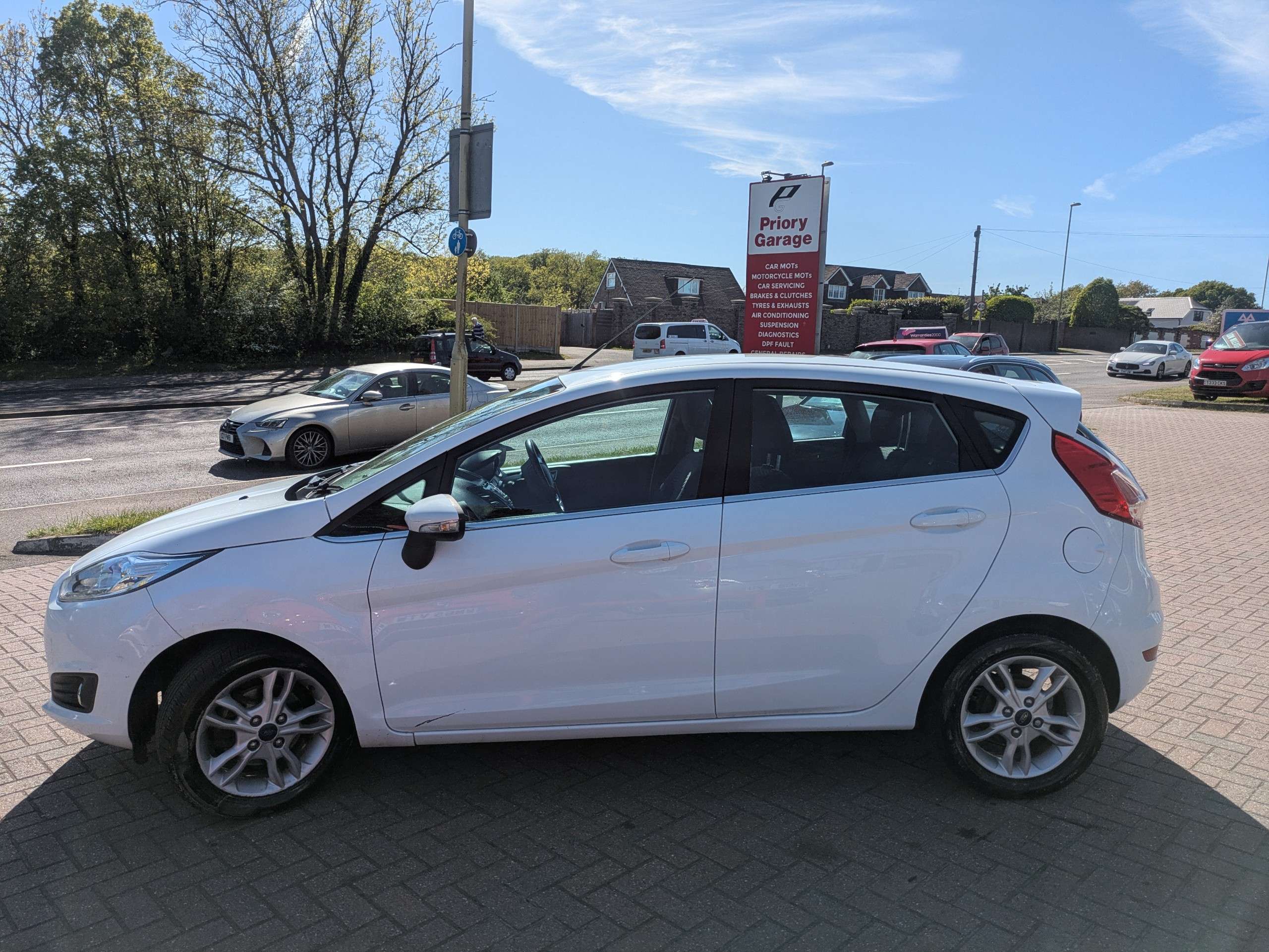A 2016 FORD FIESTA 1.25 Zetec Hatchback 5dr Petrol Manual Euro 6 (82 ps) A 2016 FORD FIESTA 1.25 Zetec Hatchback 5dr Petrol Manual Euro 6 (82 ps)