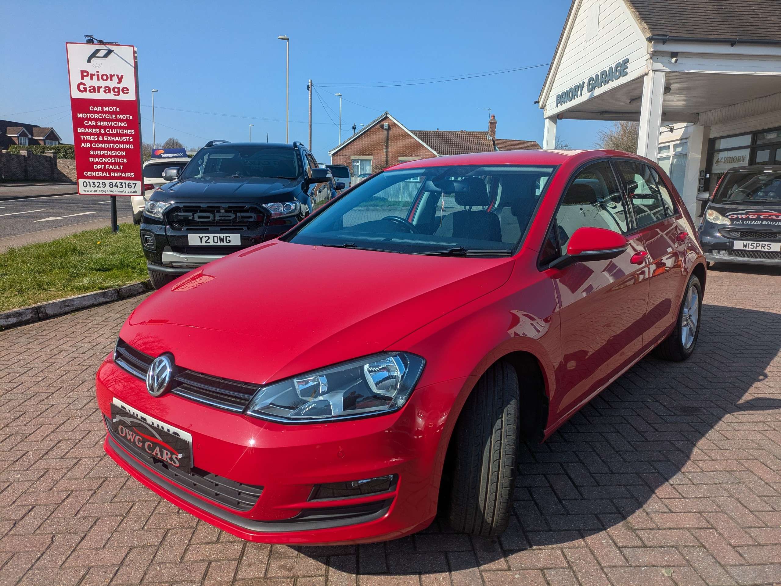 A 2015 VOLKSWAGEN GOLF 1.6 TDI BlueMotion Tech Match Hatchback 5dr Diesel Manual Euro 5 (s/s) (105 ps) A 2015 VOLKSWAGEN GOLF 1.6 TDI BlueMotion Tech Match Hatchback 5dr Diesel Manual Euro 5 (s/s) (105 ps)