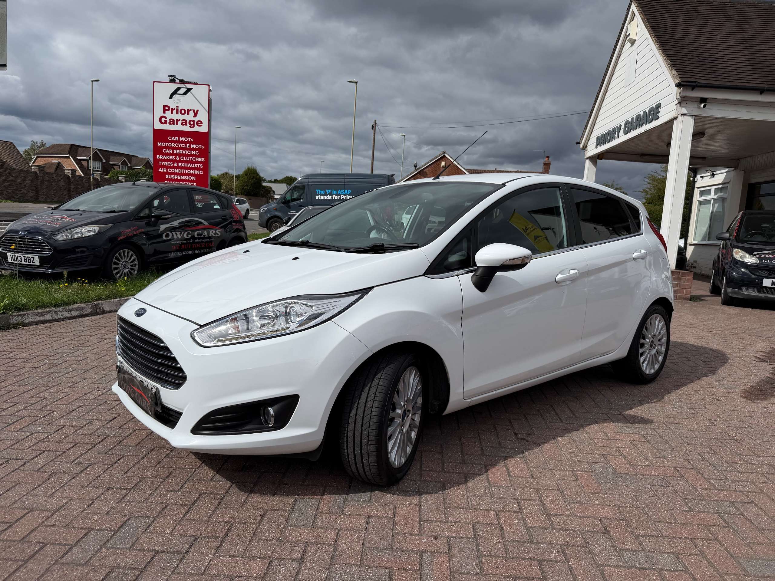 A 2013 FORD FIESTA 1.0T EcoBoost Titanium Hatchback 5dr Petrol Manual Euro 5 (s/s) (100 ps) A 2013 FORD FIESTA 1.0T EcoBoost Titanium Hatchback 5dr Petrol Manual Euro 5 (s/s) (100 ps)