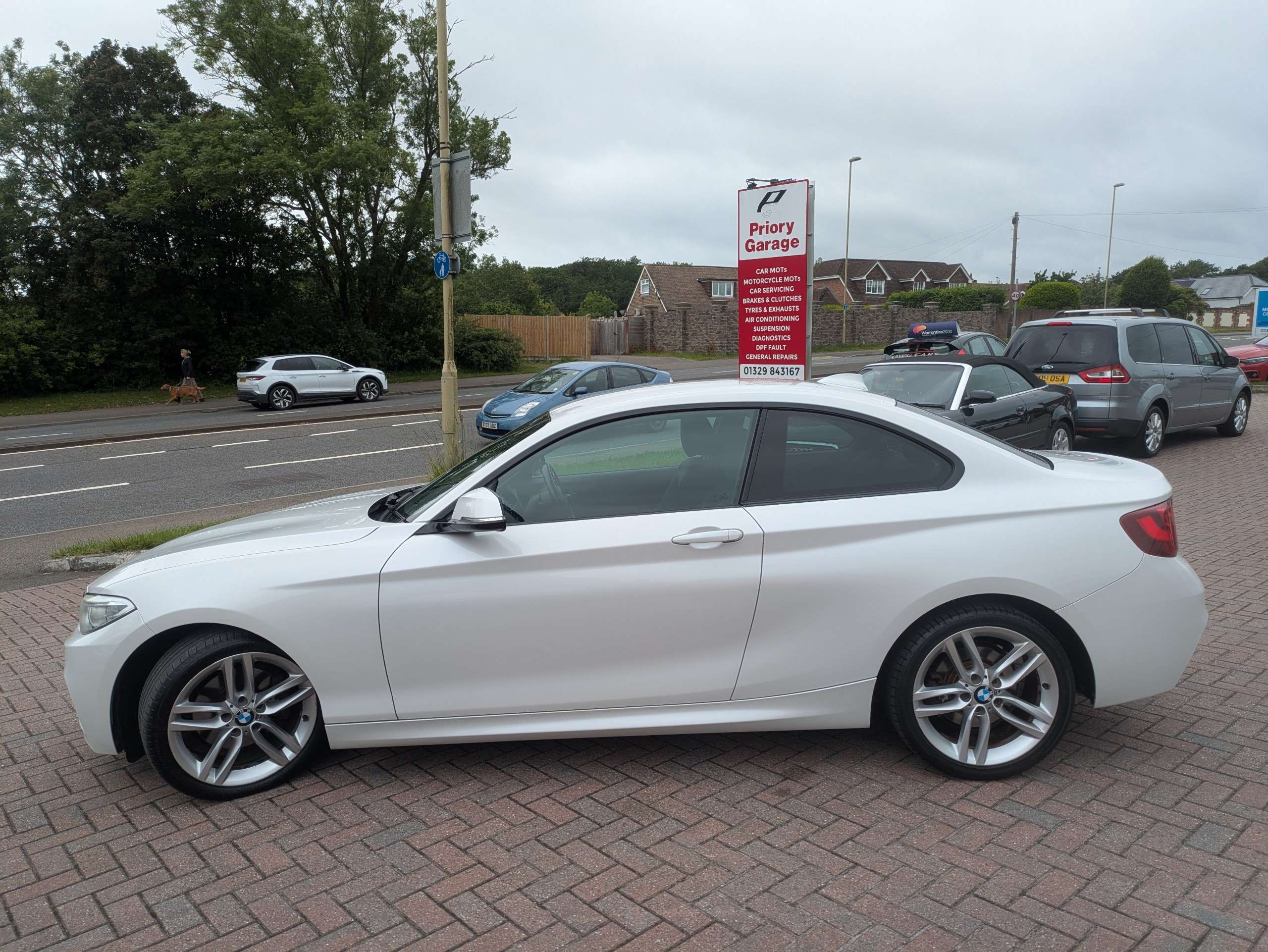 A 2014 BMW 2 SERIES 2.0 220i M Sport Coupe 2dr Petrol Manual Euro 6 (s/s) (184 ps) A 2014 BMW 2 SERIES 2.0 220i M Sport Coupe 2dr Petrol Manual Euro 6 (s/s) (184 ps)
