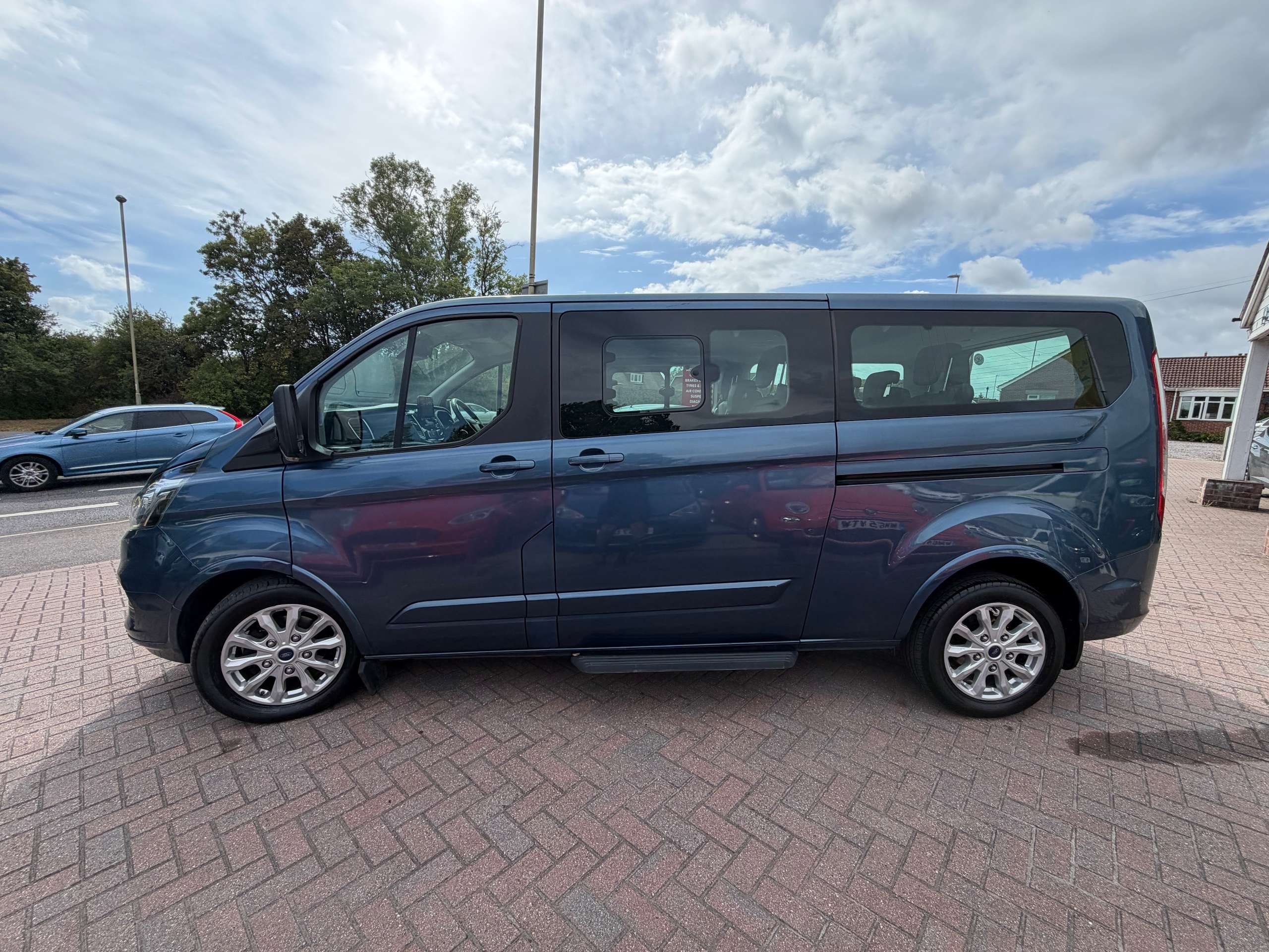 A 2018 FORD TOURNEO CUSTOM 2.0 310 EcoBlue Titanium Minibus Double Cab 5dr Diesel Manual L2 Euro 6 (s/s) (130 ps) A 2018 FORD TOURNEO CUSTOM 2.0 310 EcoBlue Titanium Minibus Double Cab 5dr Diesel Manual L2 Euro 6 (s/s) (130 ps)