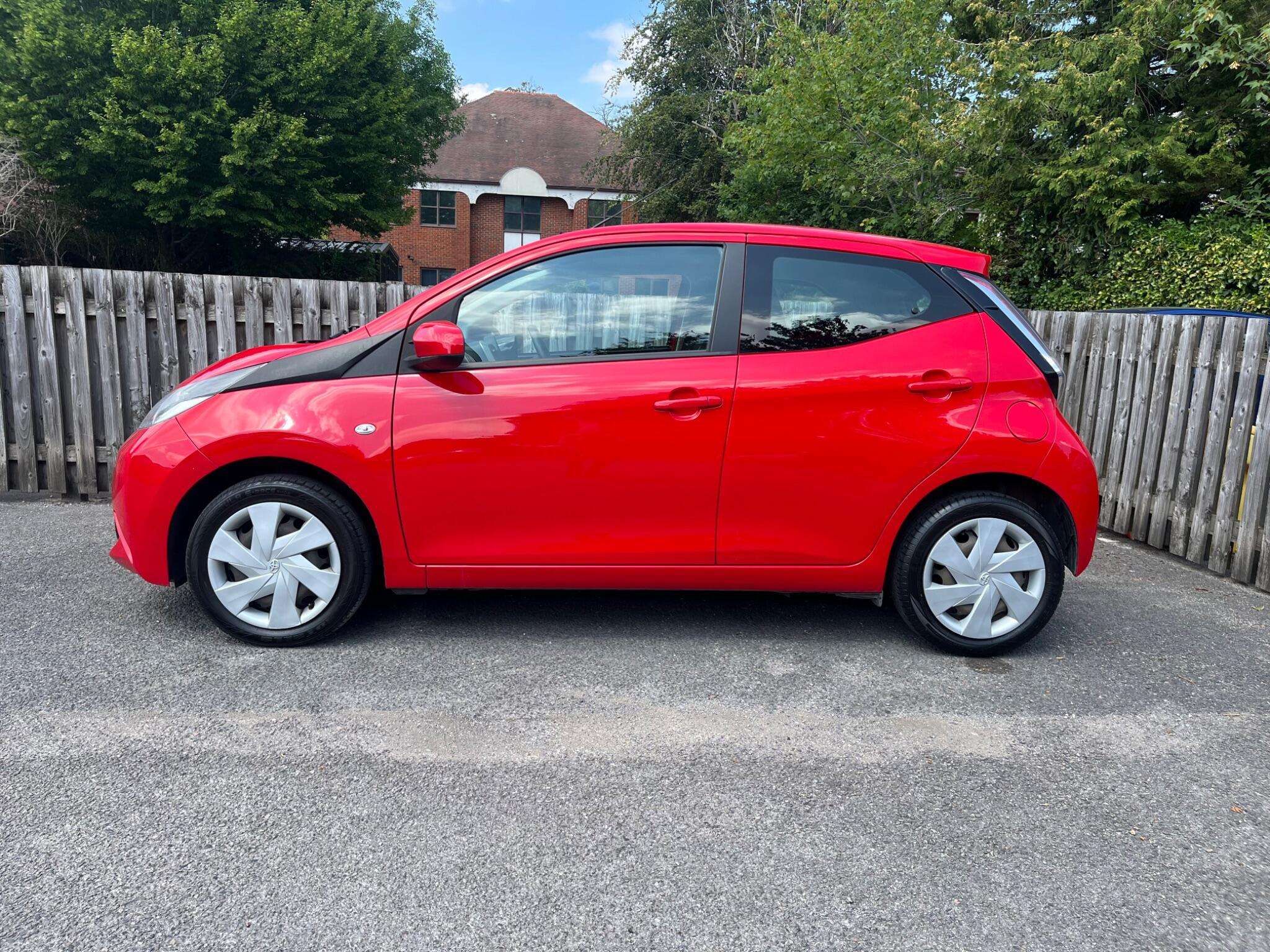 A 2018 TOYOTA AYGO 1.0 VVT-i x-play Euro 6 5dr A 2018 TOYOTA AYGO 1.0 VVT-i x-play Euro 6 5dr