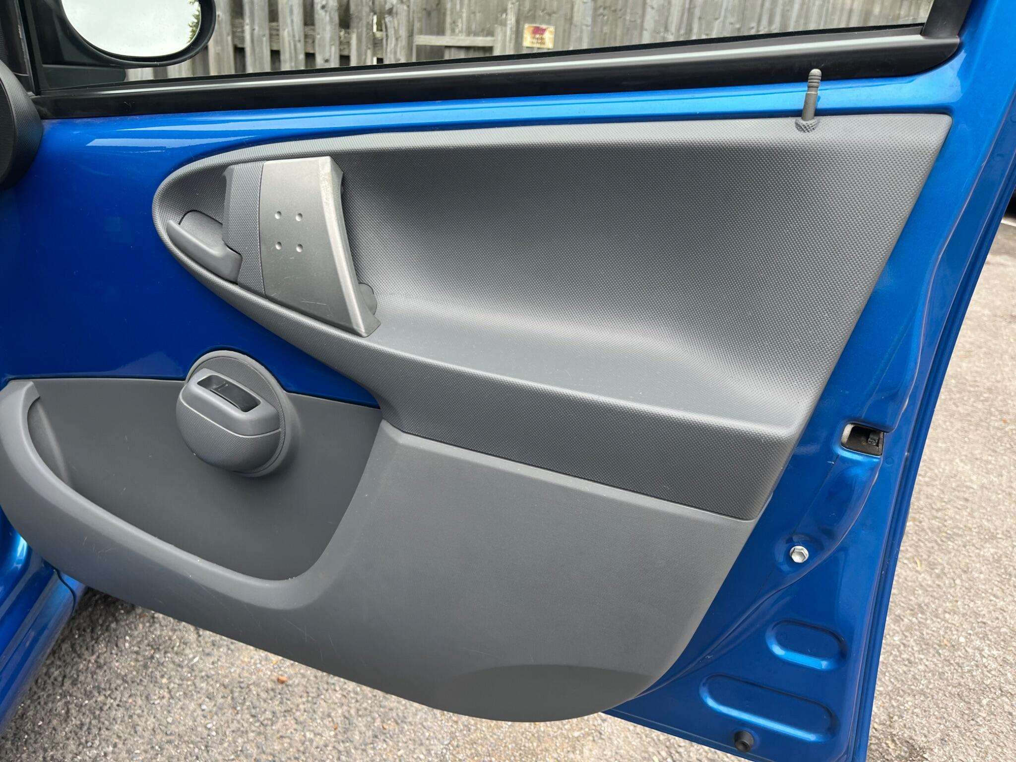 2009 PEUGEOT 107 2009 PEUGEOT 107