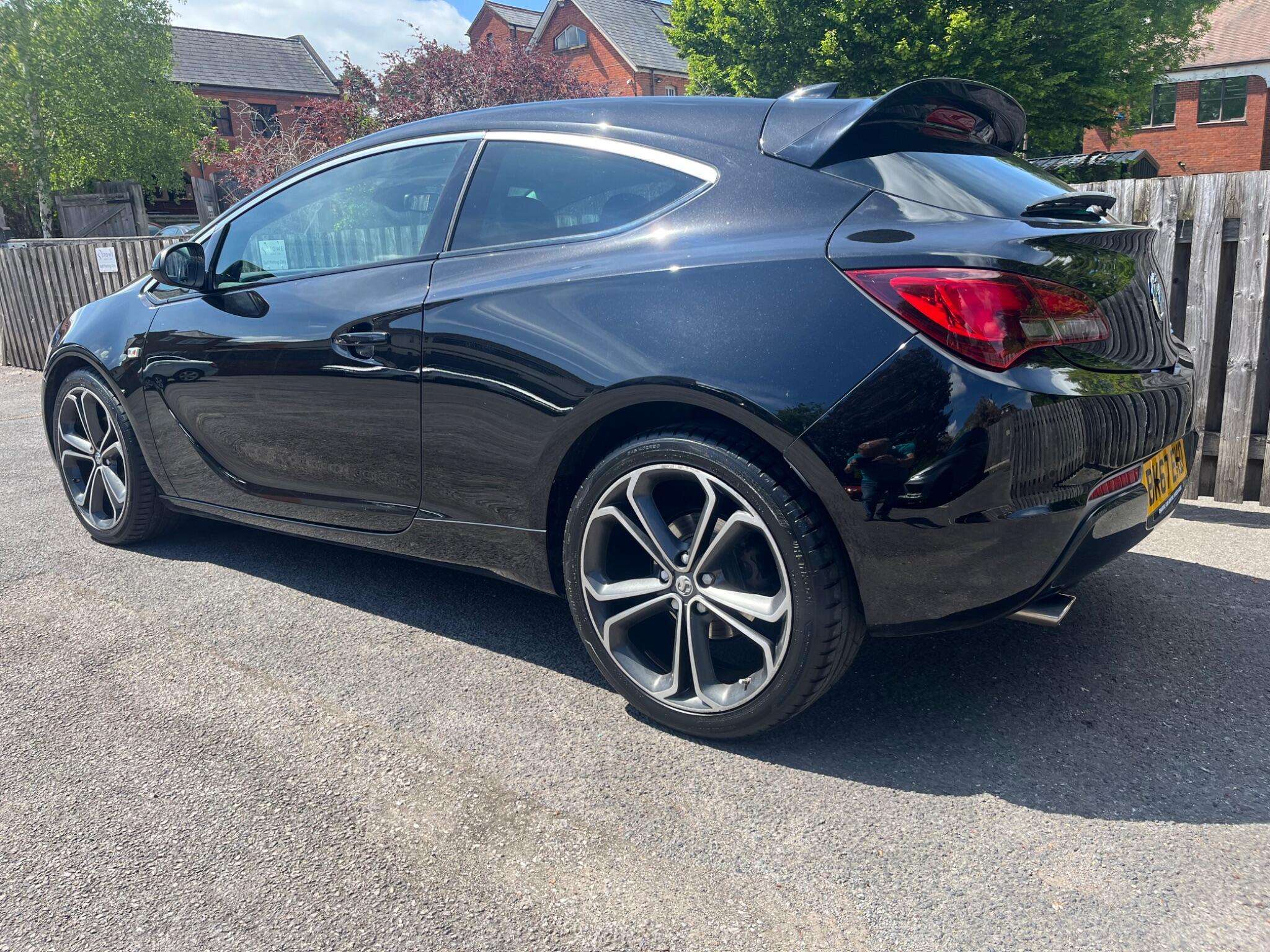 A 2017 VAUXHALL ASTRA 1.4i Turbo Limited Edition Euro 6 (s/s) 3dr A 2017 VAUXHALL ASTRA 1.4i Turbo Limited Edition Euro 6 (s/s) 3dr