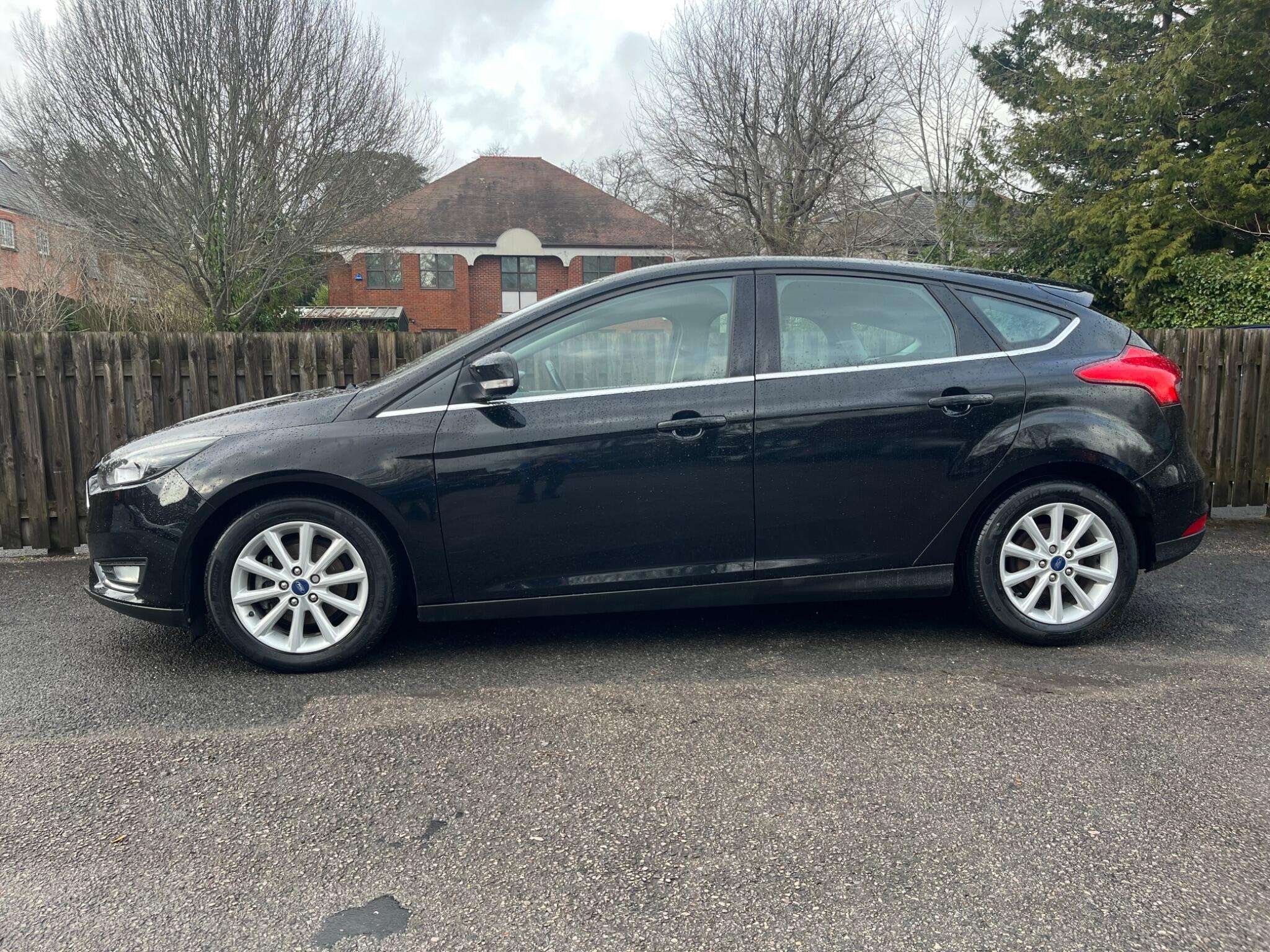 A 2015 FORD FOCUS 1.0T EcoBoost Titanium Euro 6 (s/s) 5dr A 2015 FORD FOCUS 1.0T EcoBoost Titanium Euro 6 (s/s) 5dr