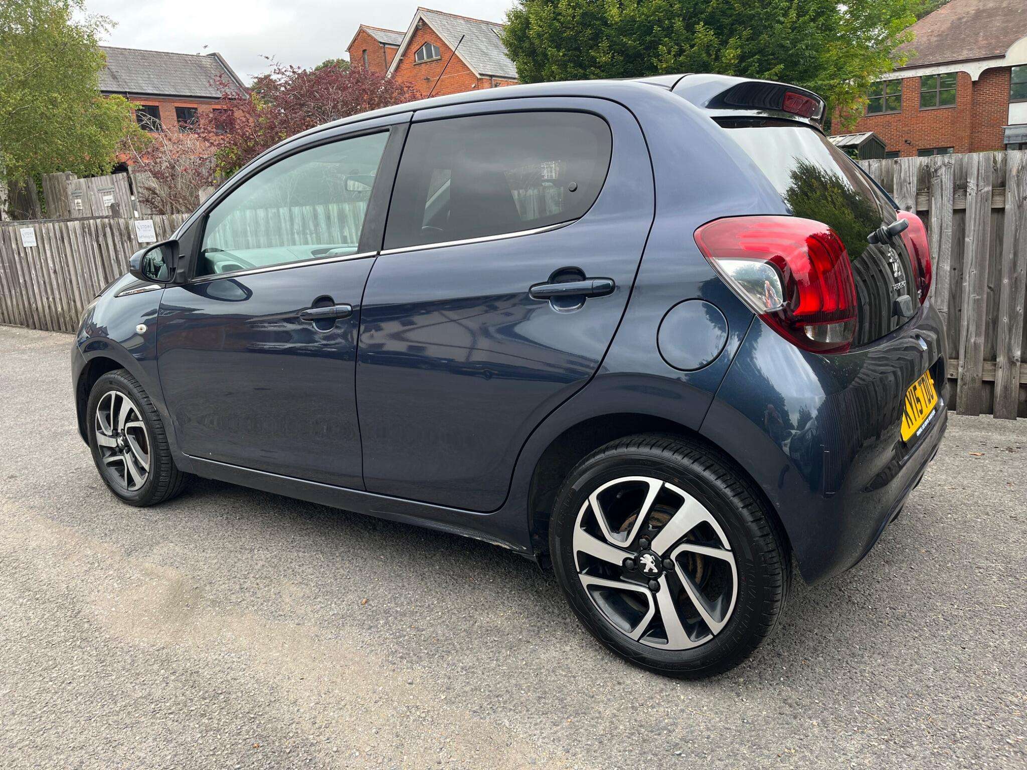 A 2015 PEUGEOT 108 1.2 PureTech Allure Euro 6 5dr A 2015 PEUGEOT 108 1.2 PureTech Allure Euro 6 5dr