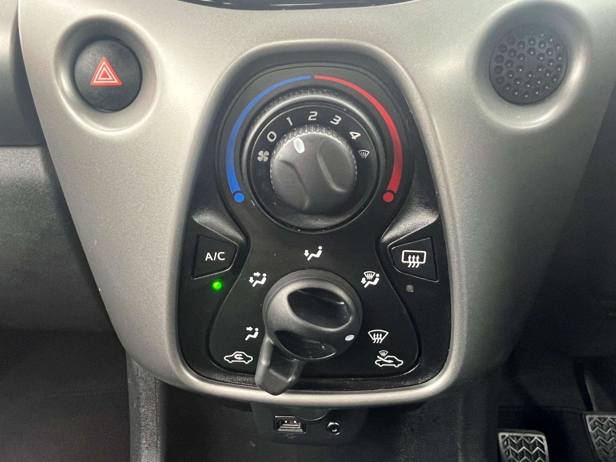 2015 PEUGEOT 108 2015 PEUGEOT 108
