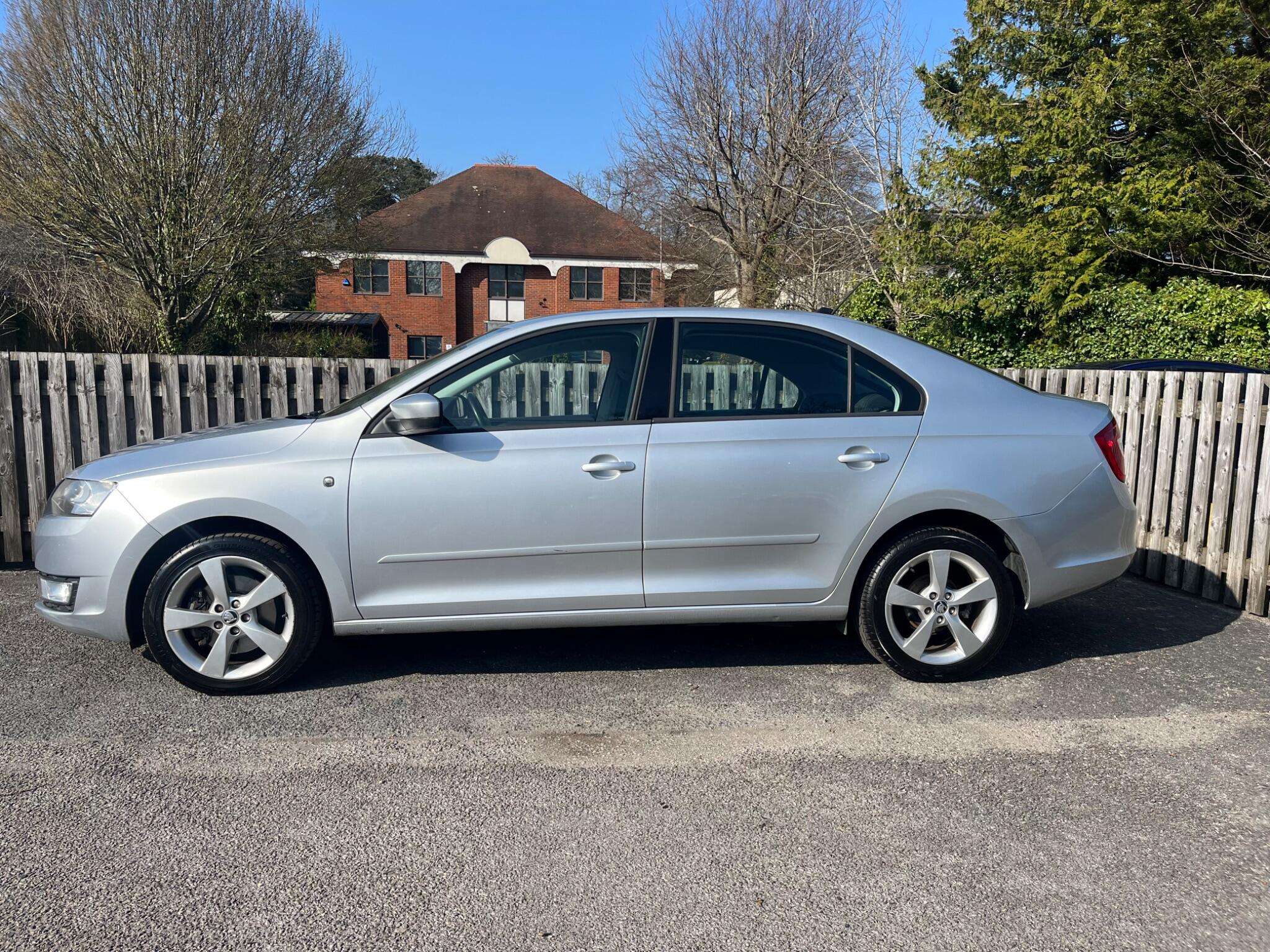 A 2013 SKODA RAPID ELEGANCE GREENTECH TSI A 2013 SKODA RAPID ELEGANCE GREENTECH TSI