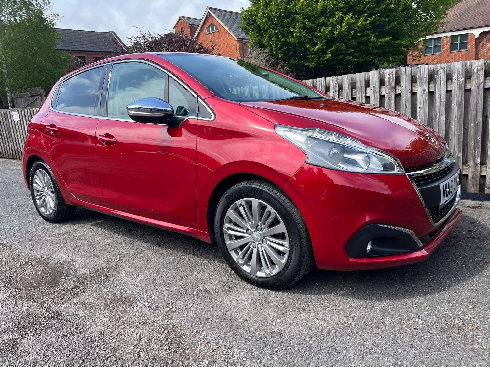 2016 PEUGEOT 208 2016 PEUGEOT 208