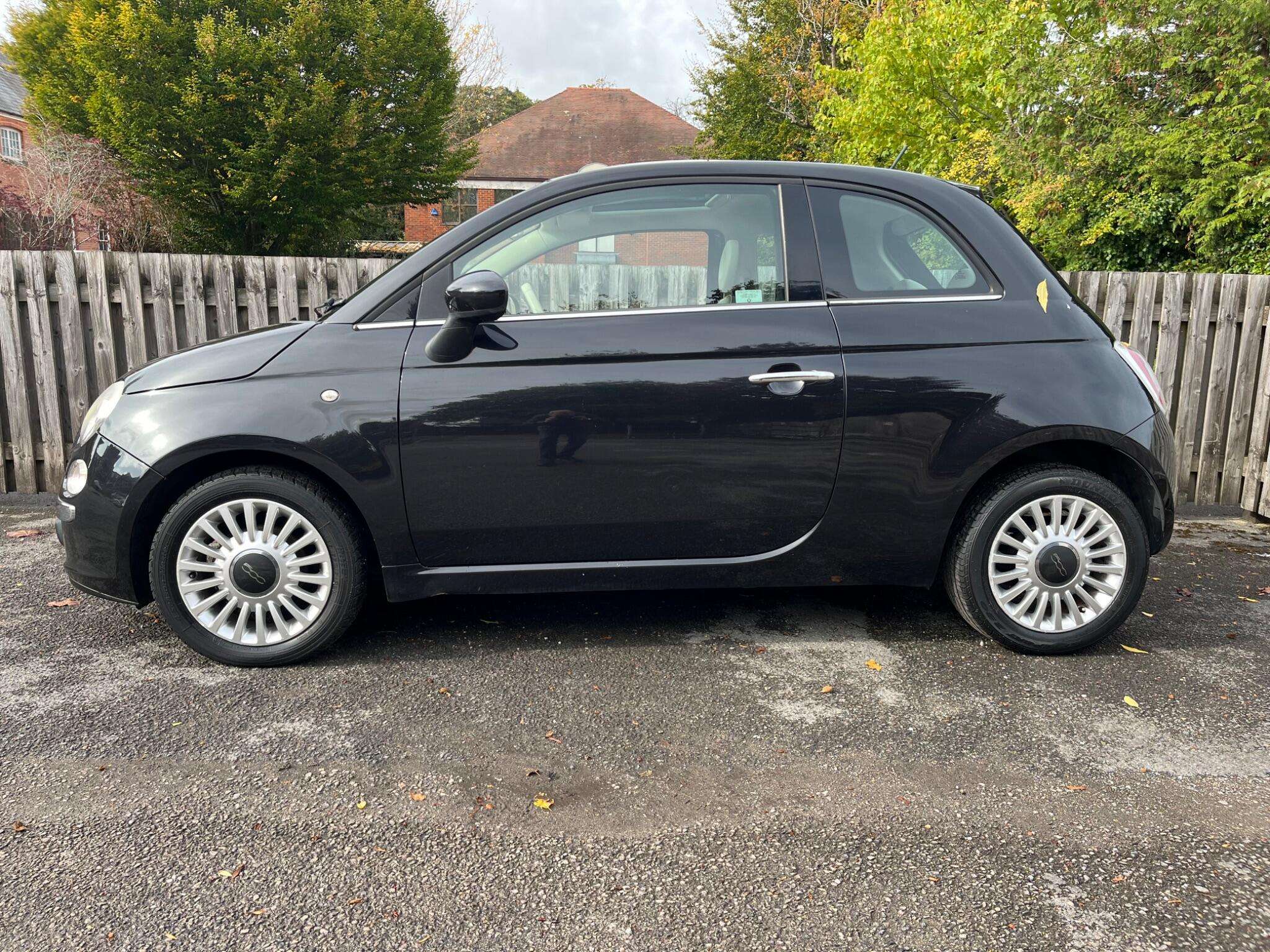 A 2011 FIAT 500 1.2 Lounge Euro 5 (s/s) 3dr A 2011 FIAT 500 1.2 Lounge Euro 5 (s/s) 3dr