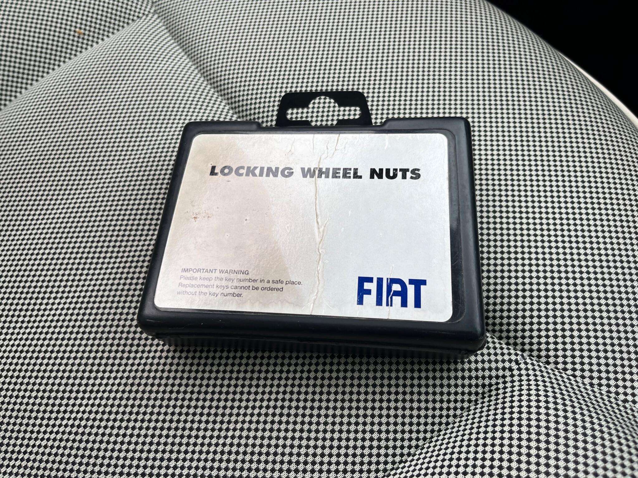 2011 FIAT 500 2011 FIAT 500