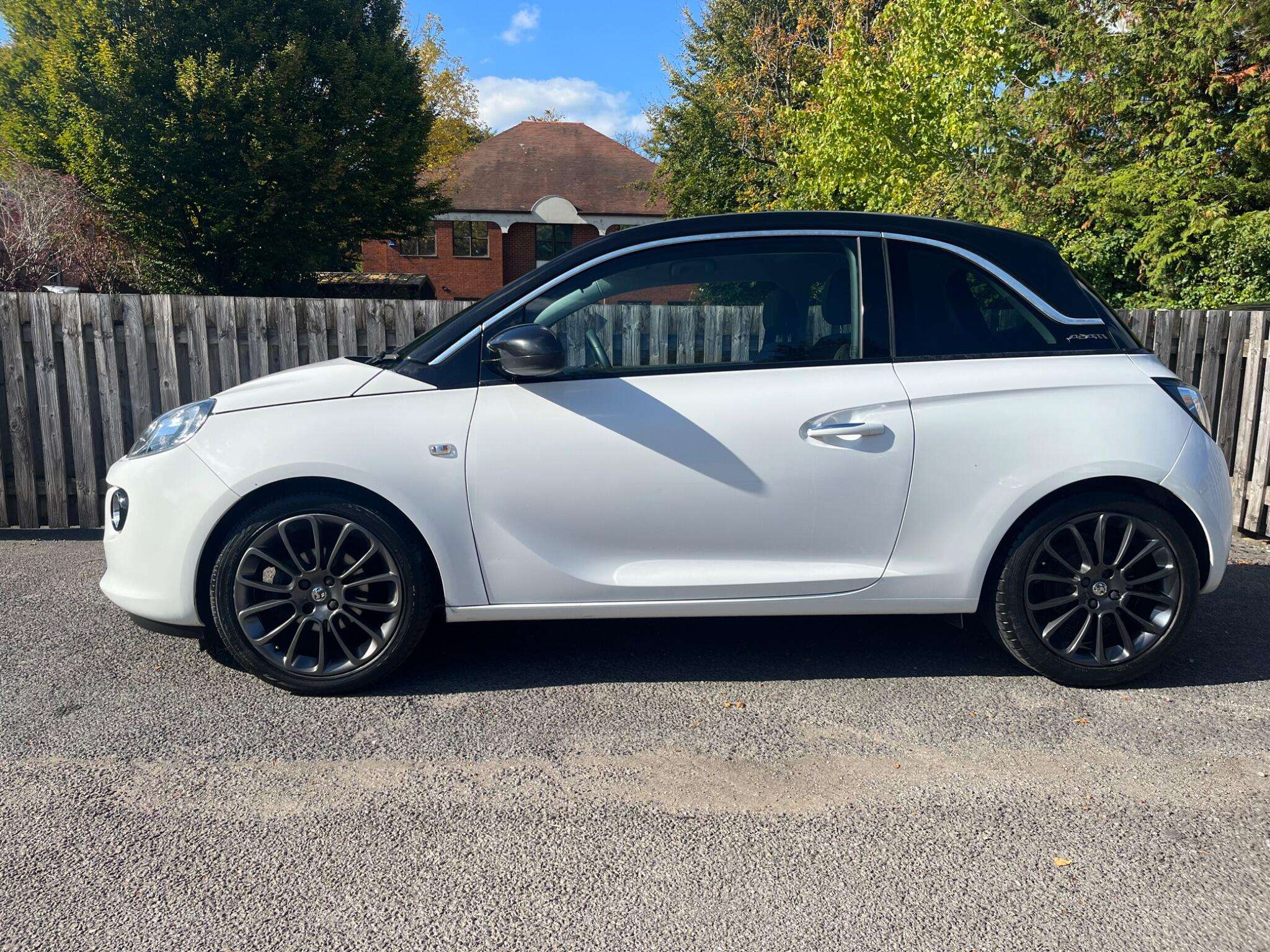 A 2015 VAUXHALL ADAM 1.4 16v GLAM Euro 5 3dr A 2015 VAUXHALL ADAM 1.4 16v GLAM Euro 5 3dr