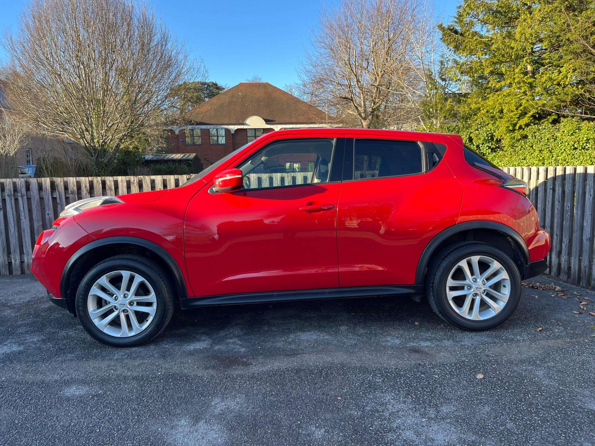 A 2017 NISSAN JUKE 1.2 DIG-T Acenta Euro 6 (s/s) 5dr A 2017 NISSAN JUKE 1.2 DIG-T Acenta Euro 6 (s/s) 5dr