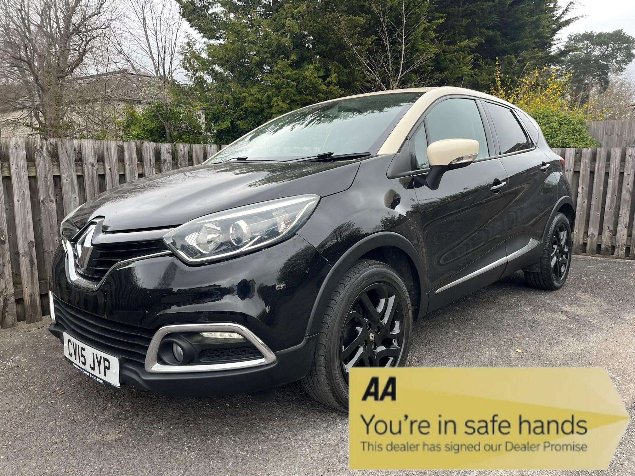 A 2015 RENAULT CAPTUR 0.9 TCe ENERGY Dynamique S MediaNav Euro 5 (s/s) 5dr A 2015 RENAULT CAPTUR 0.9 TCe ENERGY Dynamique S MediaNav Euro 5 (s/s) 5dr