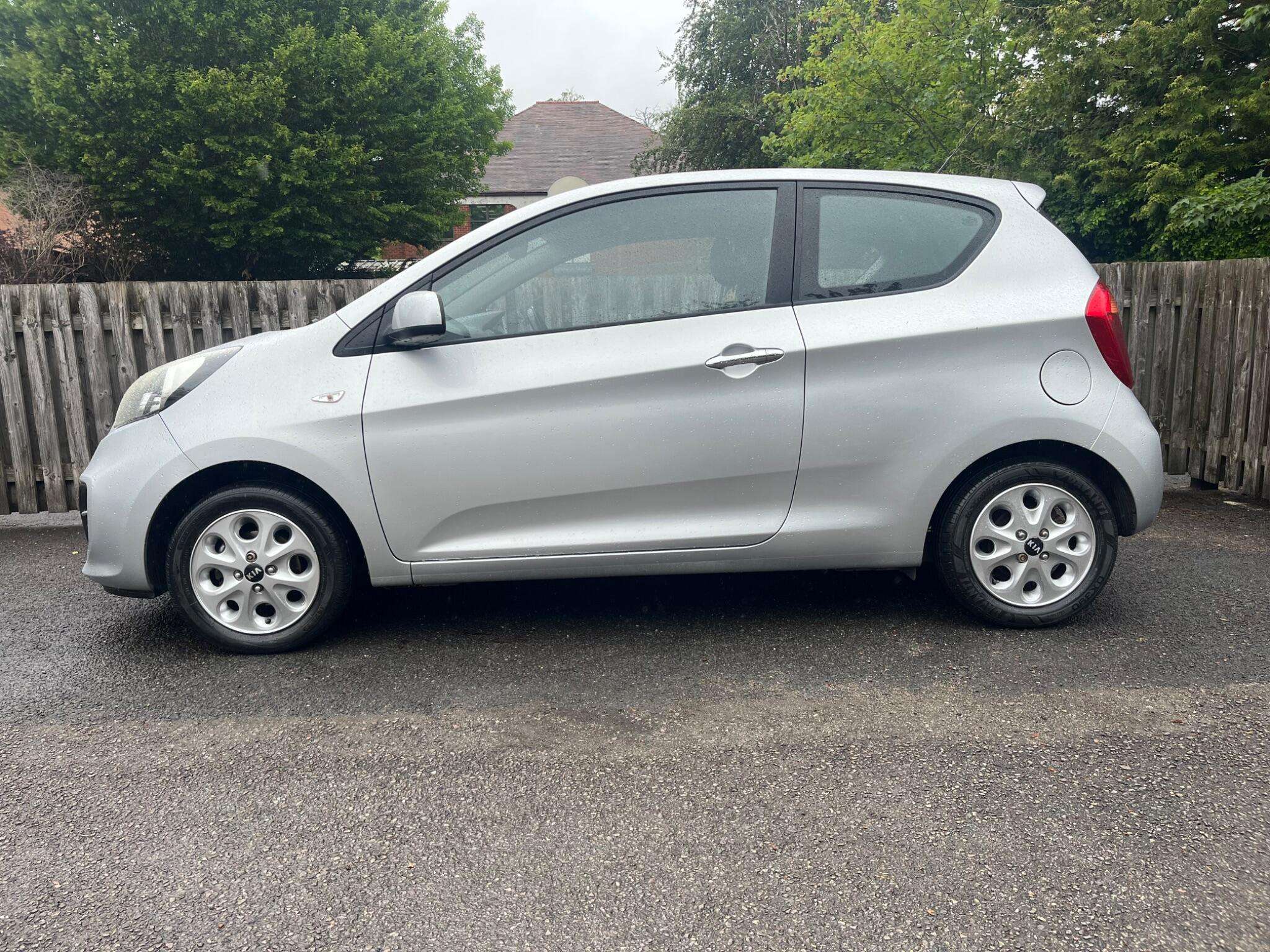 A 2013 KIA PICANTO 1.0 City Euro 5 3dr A 2013 KIA PICANTO 1.0 City Euro 5 3dr