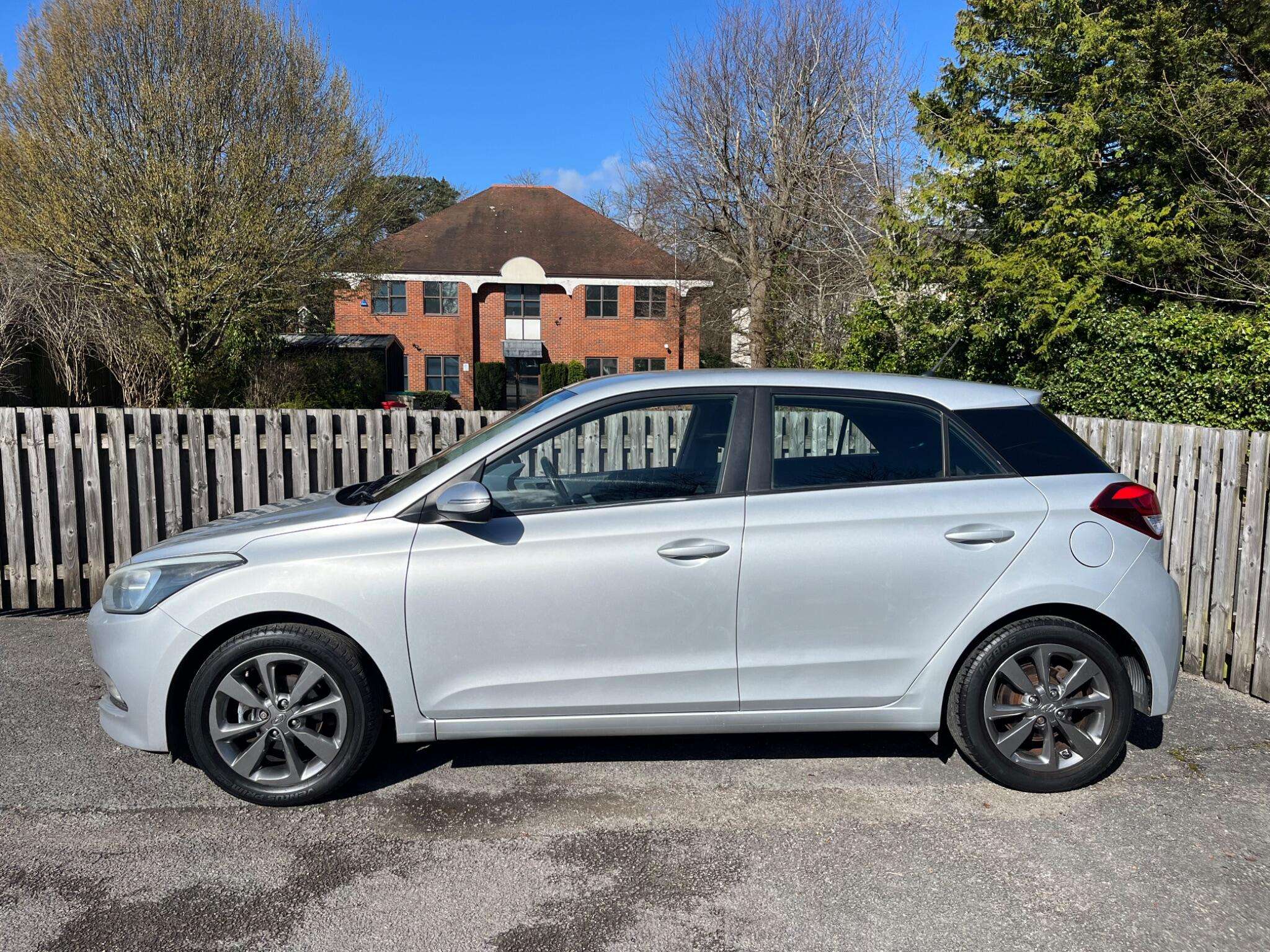 A 2015 HYUNDAI I20 1.4 SE Euro 6 5dr A 2015 HYUNDAI I20 1.4 SE Euro 6 5dr