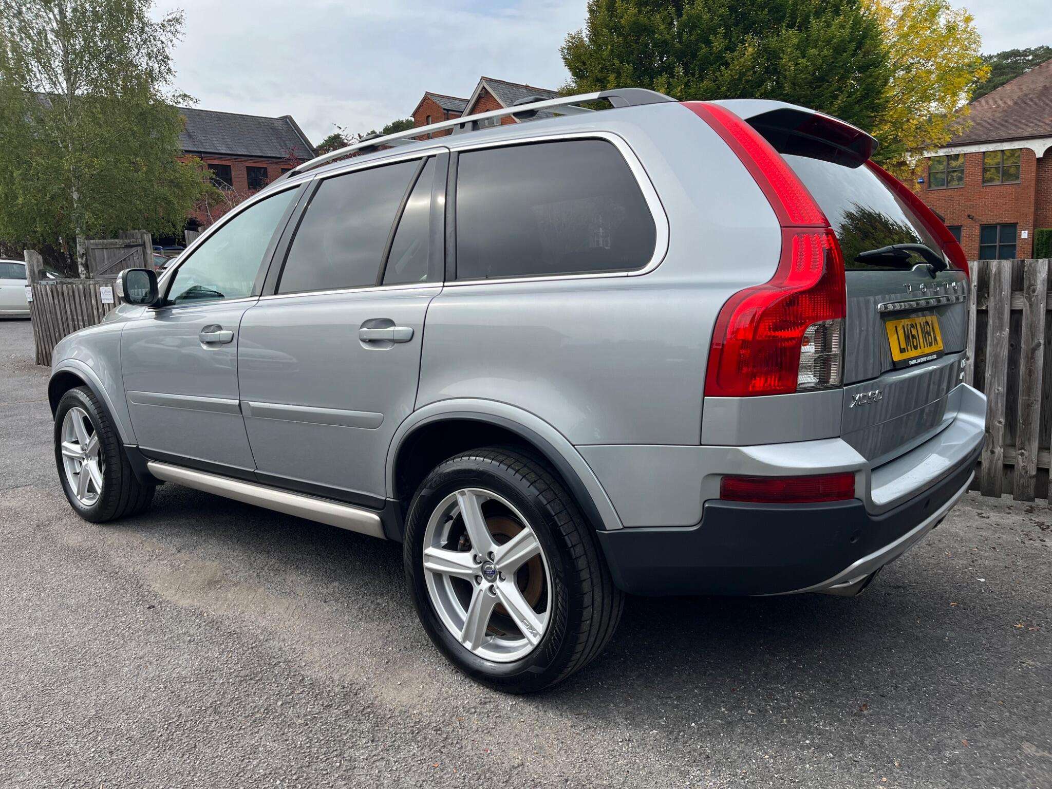 A 2011 VOLVO XC90 D5 R-DESIGN AWD A 2011 VOLVO XC90 D5 R-DESIGN AWD