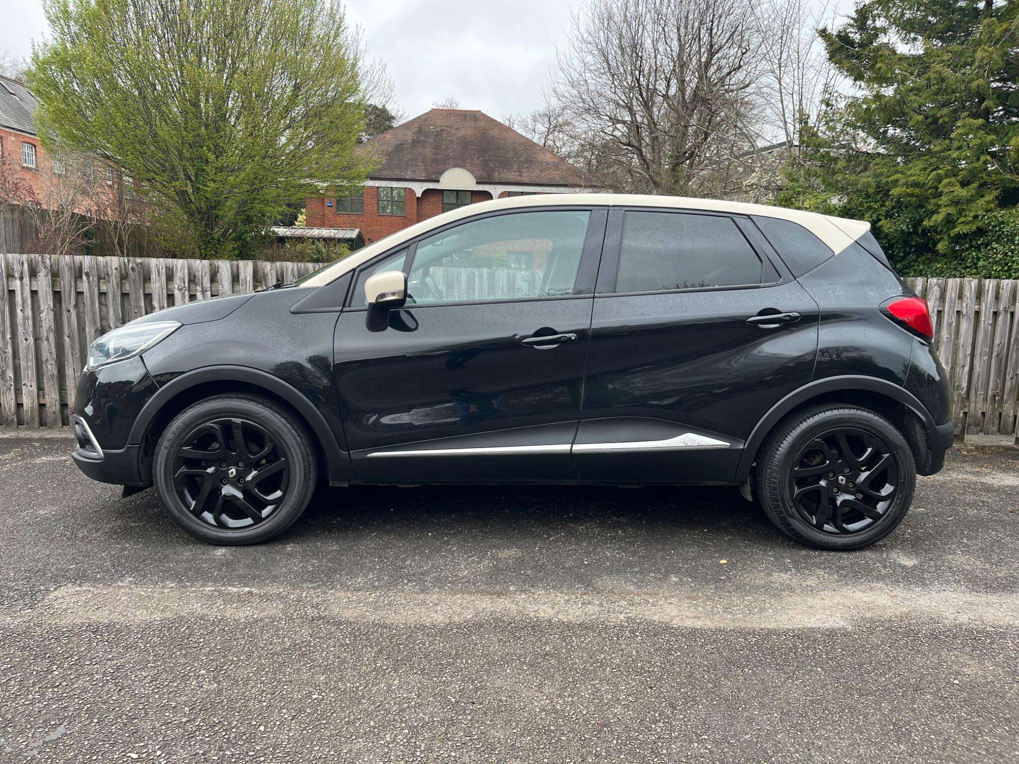 A 2015 RENAULT CAPTUR 0.9 TCe ENERGY Dynamique S MediaNav Euro 5 (s/s) 5dr A 2015 RENAULT CAPTUR 0.9 TCe ENERGY Dynamique S MediaNav Euro 5 (s/s) 5dr