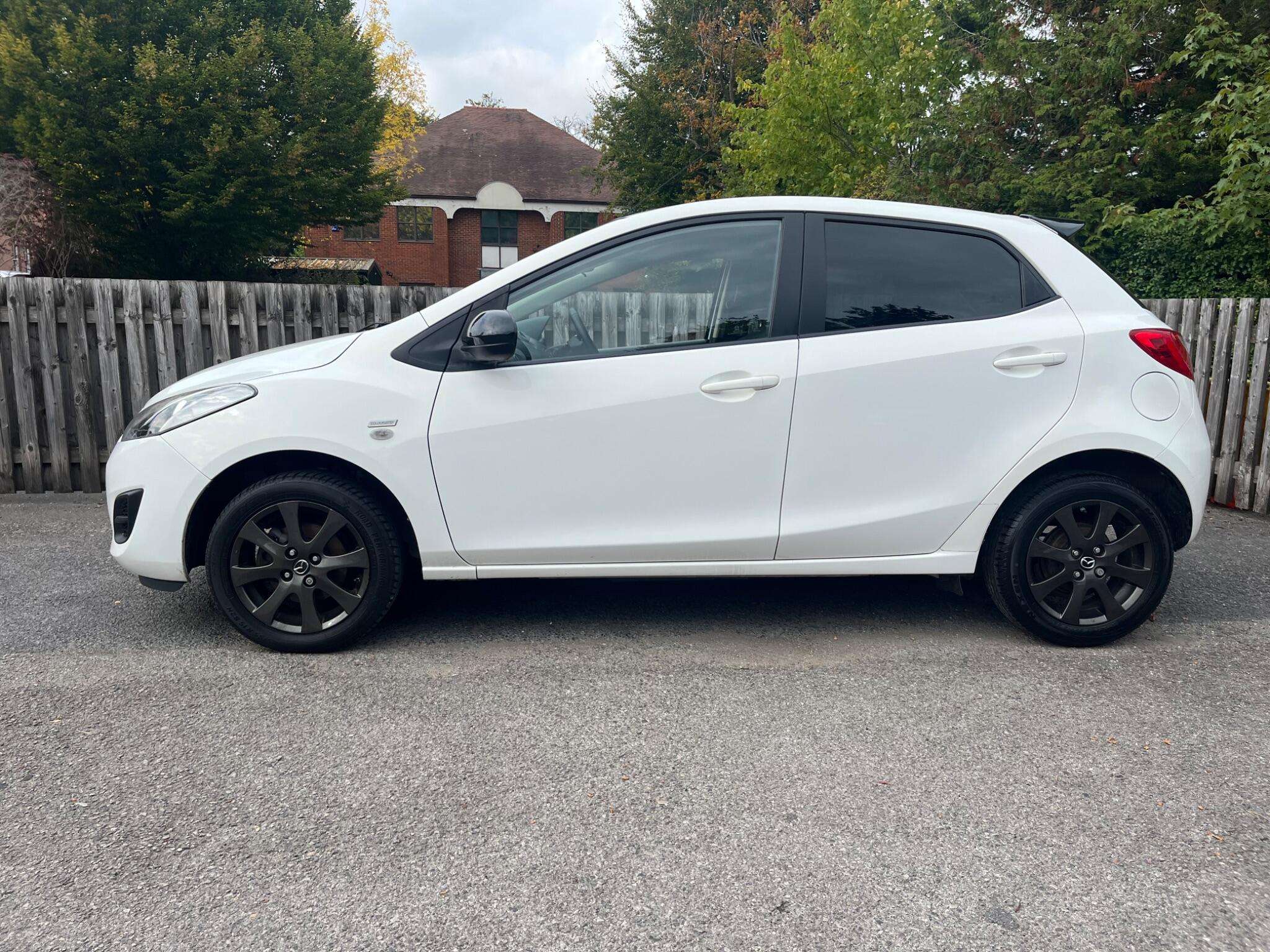 A 2014 MAZDA MAZDA2 1.3 Colour Edition Euro 5 5dr A 2014 MAZDA MAZDA2 1.3 Colour Edition Euro 5 5dr