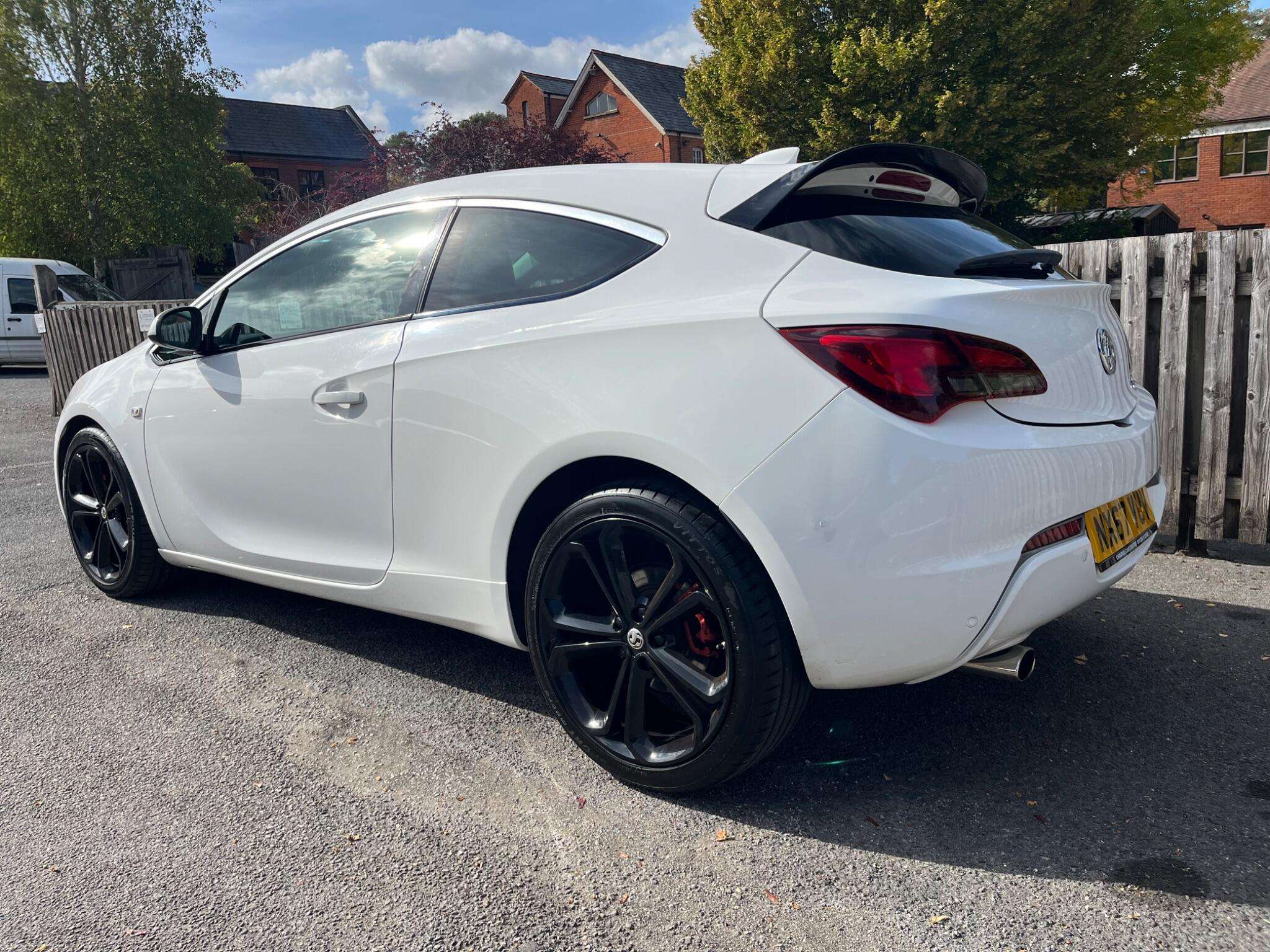 A 2017 VAUXHALL ASTRA 1.4i Turbo Limited Edition Euro 6 (s/s) 3dr A 2017 VAUXHALL ASTRA 1.4i Turbo Limited Edition Euro 6 (s/s) 3dr