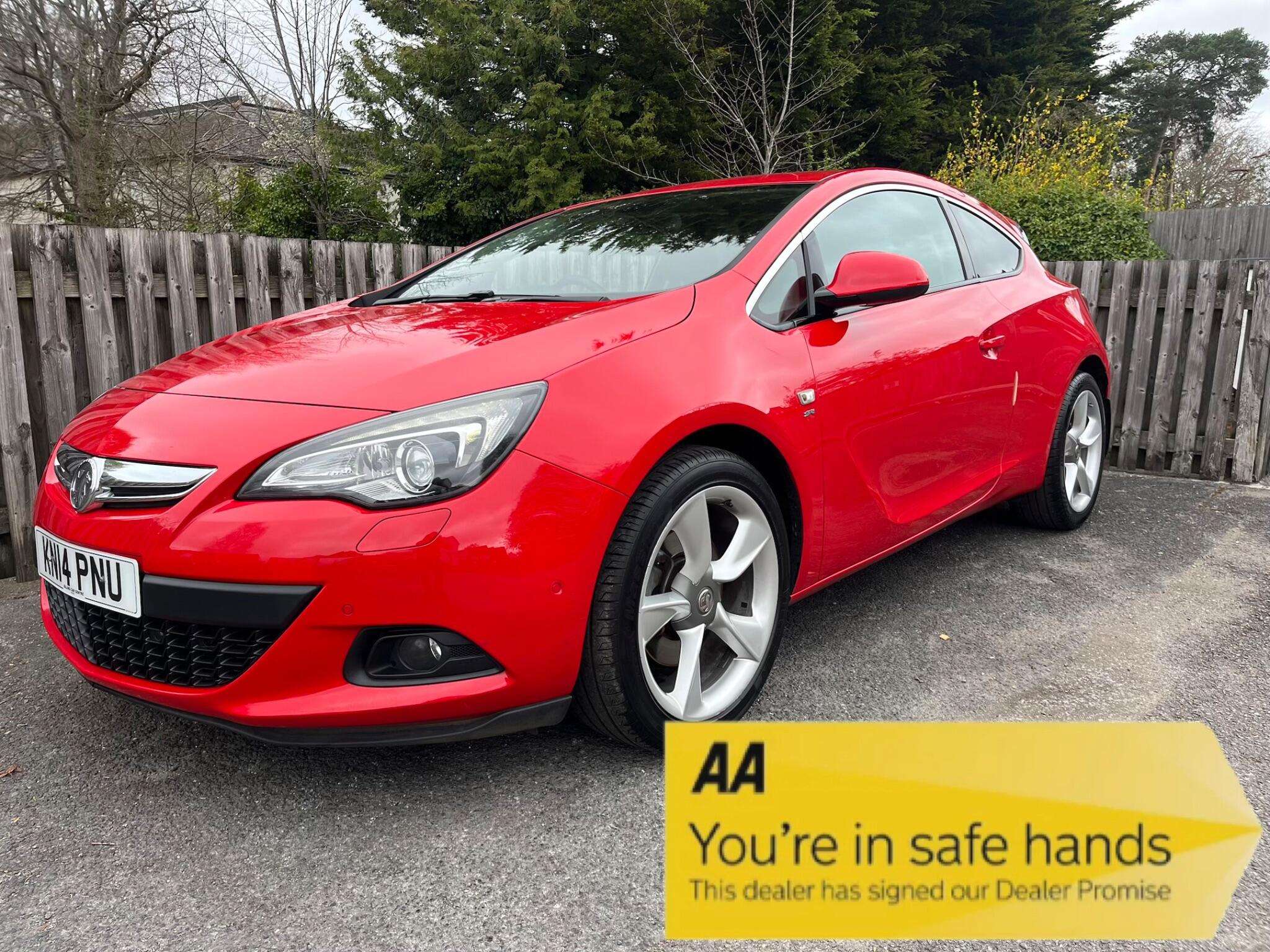 A 2014 VAUXHALL ASTRA 1.4T SRi Euro 5 (s/s) 3dr A 2014 VAUXHALL ASTRA 1.4T SRi Euro 5 (s/s) 3dr
