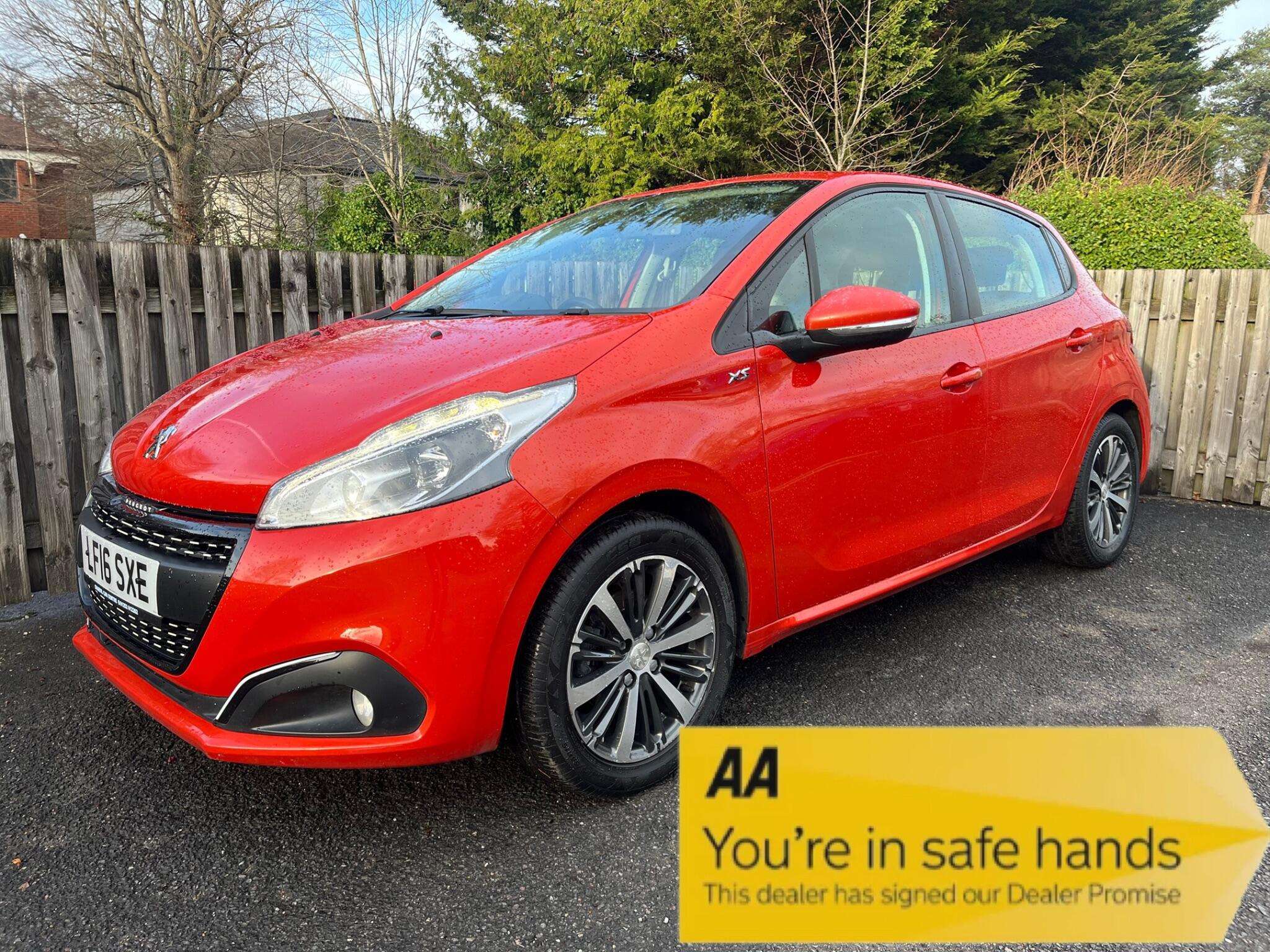 A 2016 PEUGEOT 208 1.2 PureTech XS White Euro 6 5dr A 2016 PEUGEOT 208 1.2 PureTech XS White Euro 6 5dr