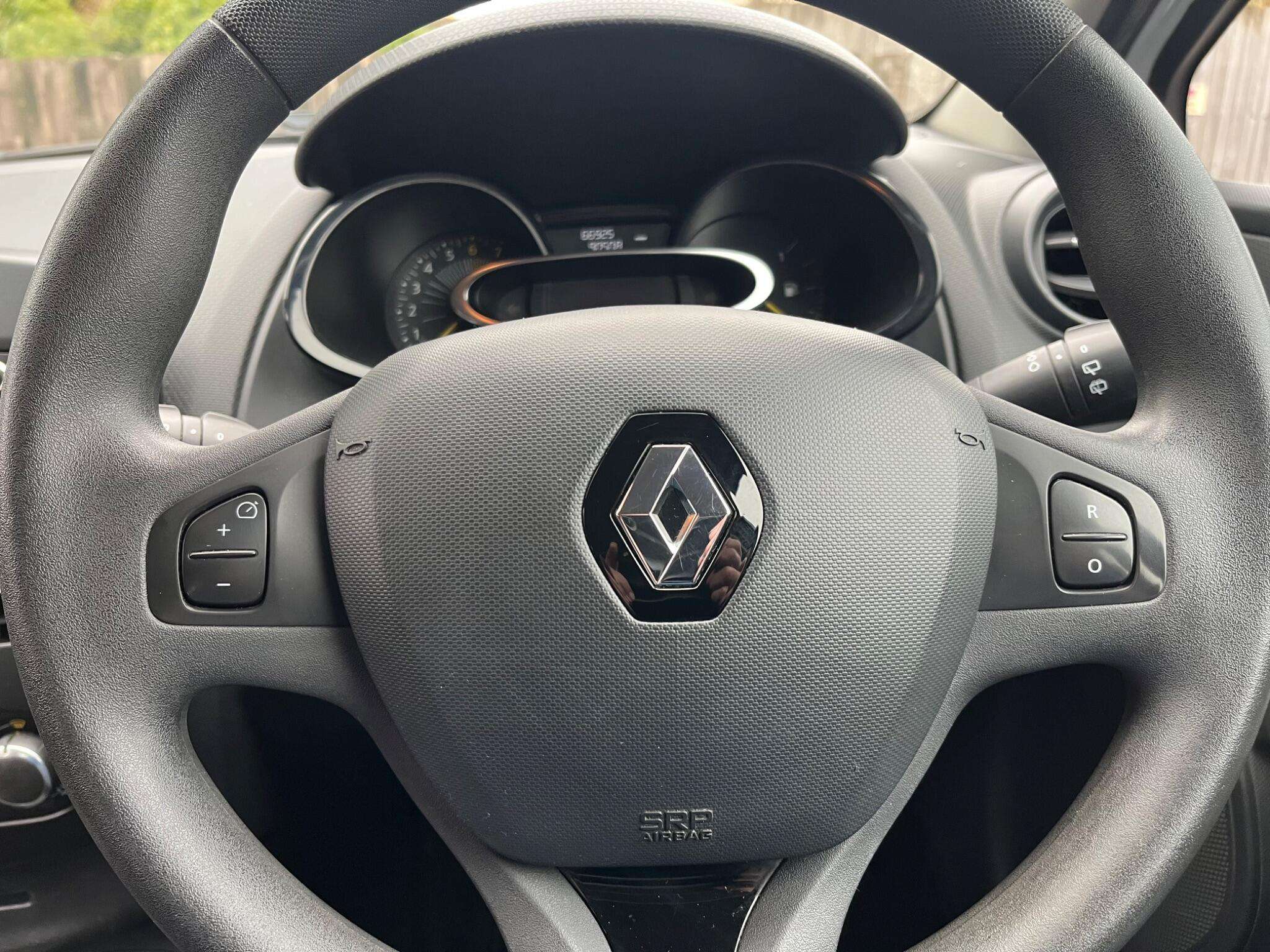 2015 RENAULT CLIO 2015 RENAULT CLIO