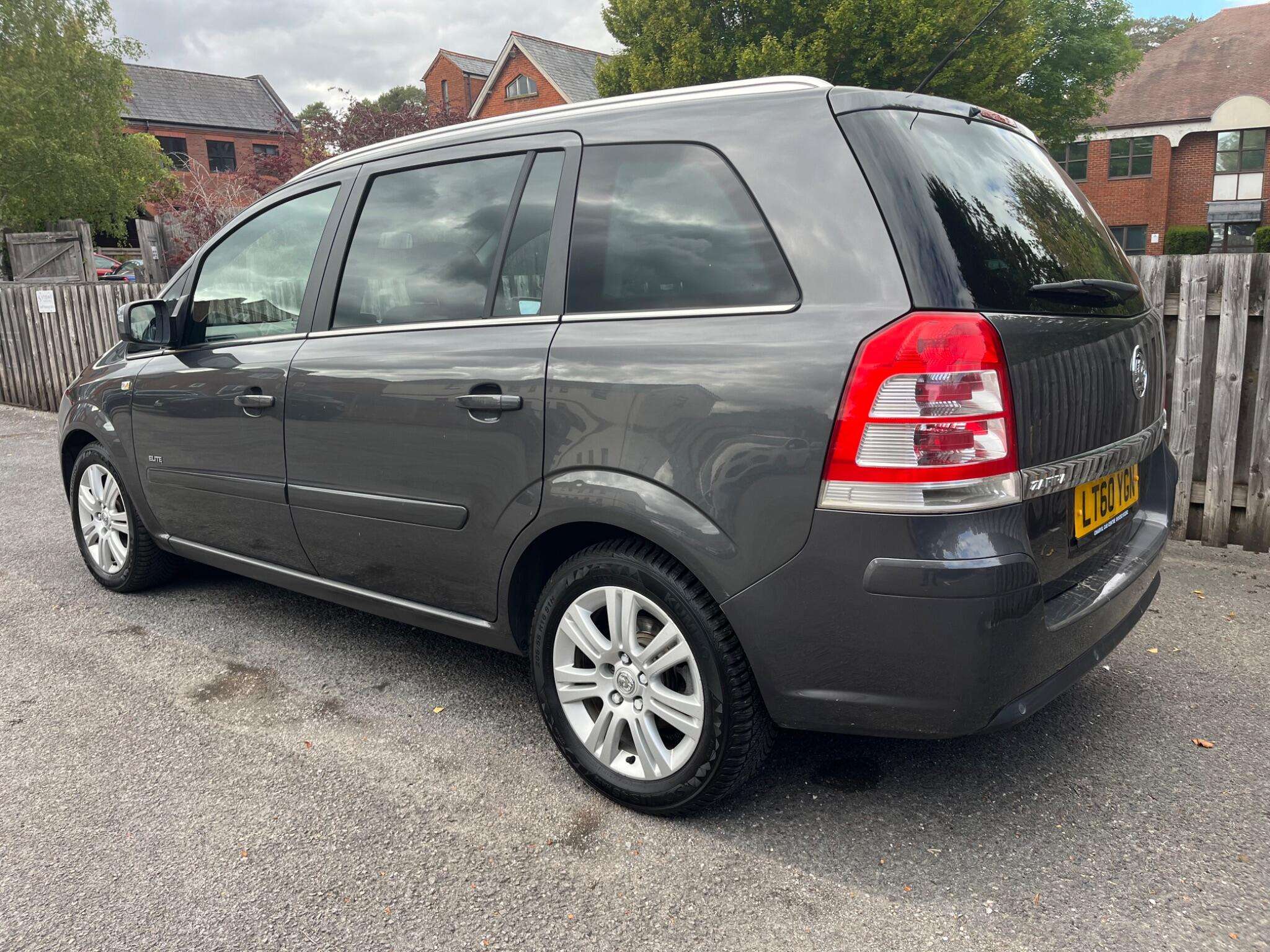 A 2010 VAUXHALL ZAFIRA 1.7 CDTi ecoFLEX Elite Euro 5 5dr A 2010 VAUXHALL ZAFIRA 1.7 CDTi ecoFLEX Elite Euro 5 5dr