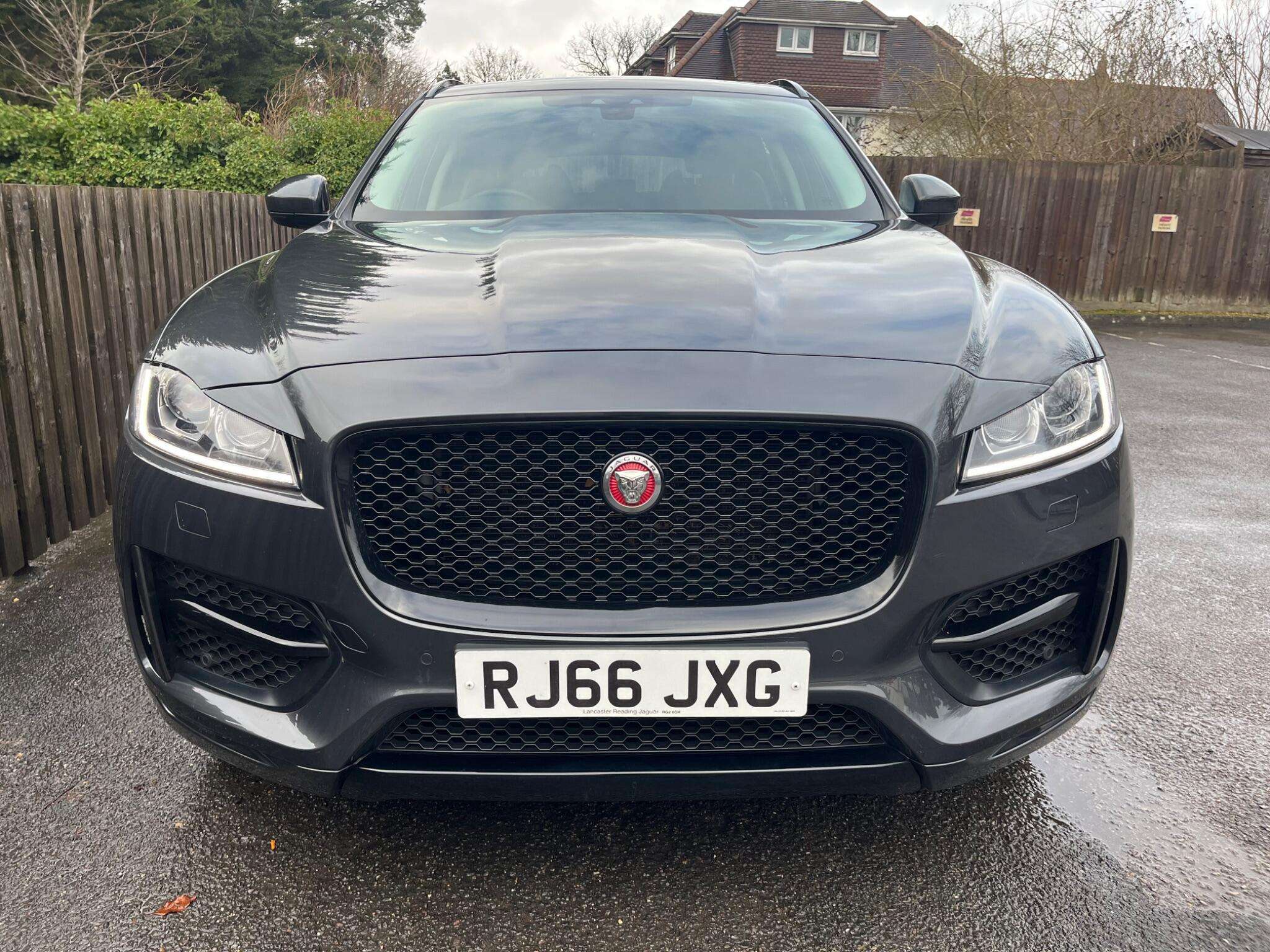 A 2016 JAGUAR F-PACE 2.0 D180 R-Sport Auto AWD Euro 6 (s/s) 5dr A 2016 JAGUAR F-PACE 2.0 D180 R-Sport Auto AWD Euro 6 (s/s) 5dr