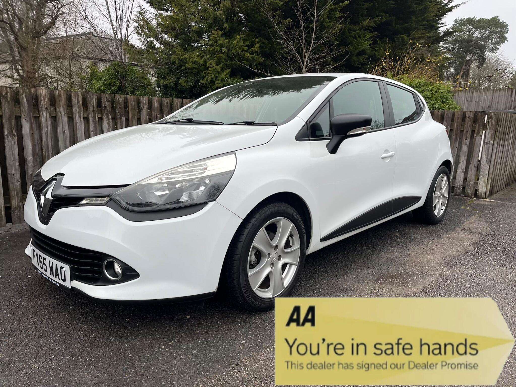 A 2015 RENAULT CLIO 1.2 16V Expression + Euro 5 5dr A 2015 RENAULT CLIO 1.2 16V Expression + Euro 5 5dr