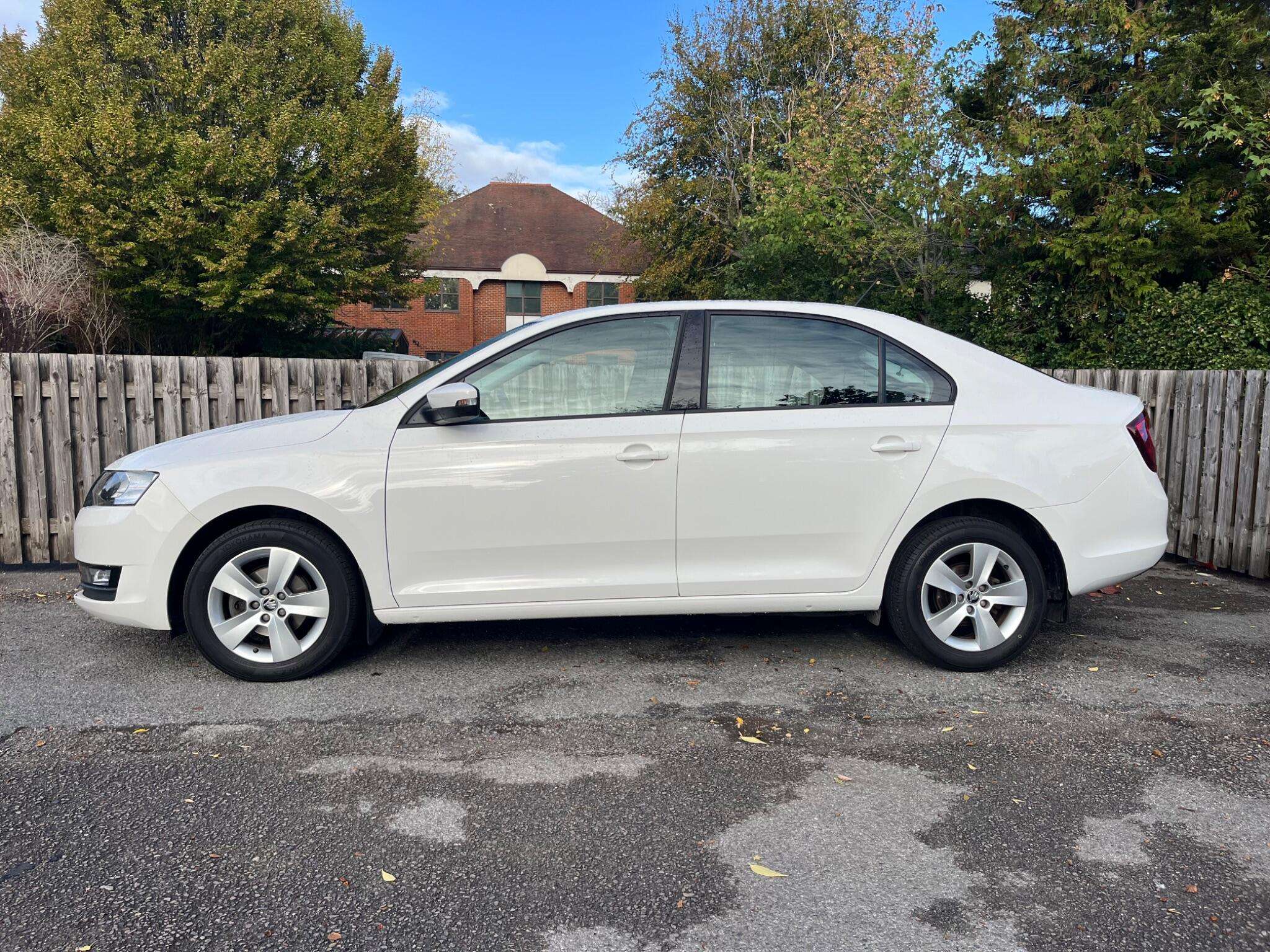 A 2018 SKODA RAPID 1.0 TSI SE Euro 6 (s/s) 5dr A 2018 SKODA RAPID 1.0 TSI SE Euro 6 (s/s) 5dr