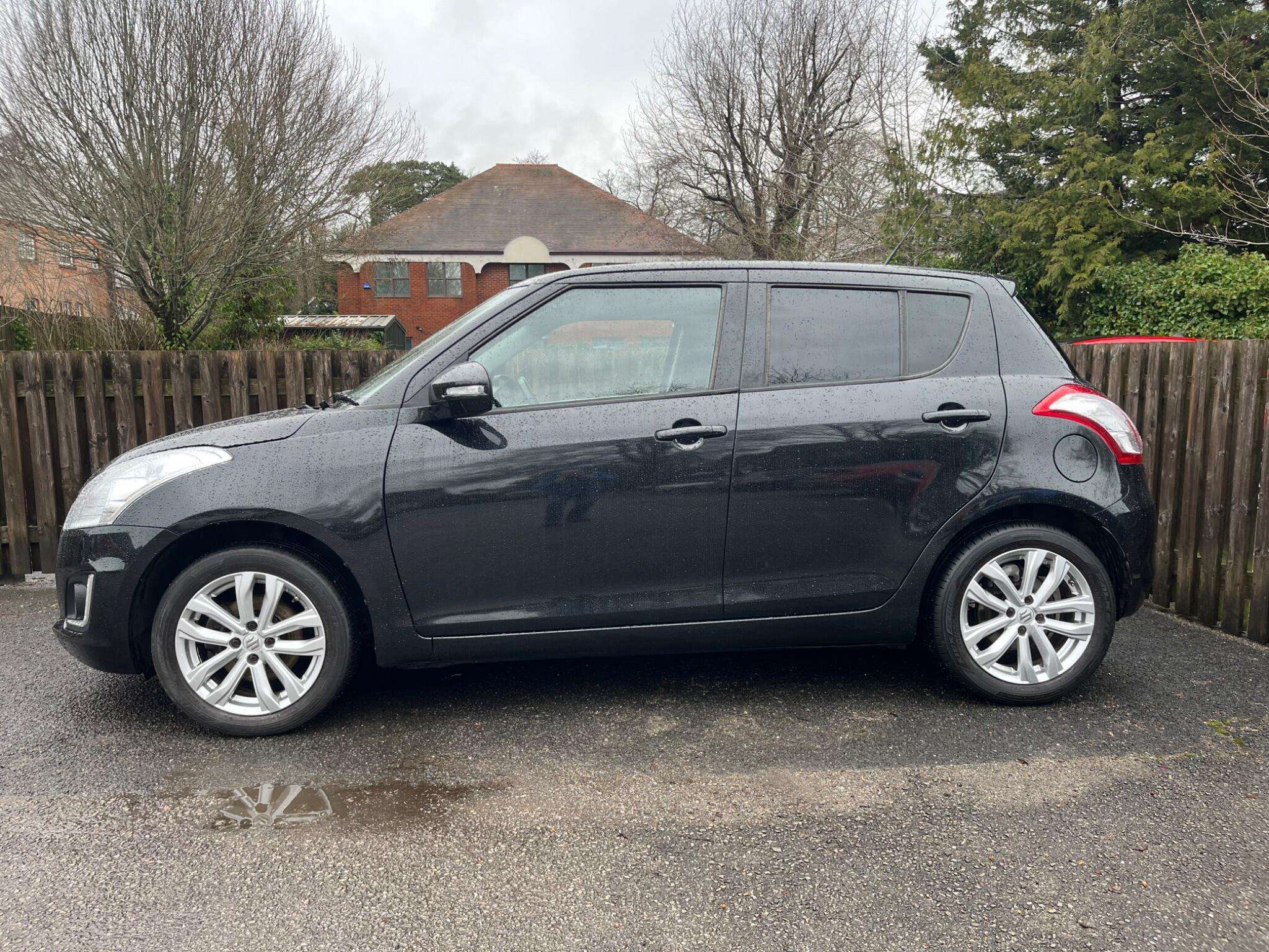 A 2015 SUZUKI SWIFT 1.2 Dualjet SZ4 Euro 5 (s/s) 5dr A 2015 SUZUKI SWIFT 1.2 Dualjet SZ4 Euro 5 (s/s) 5dr