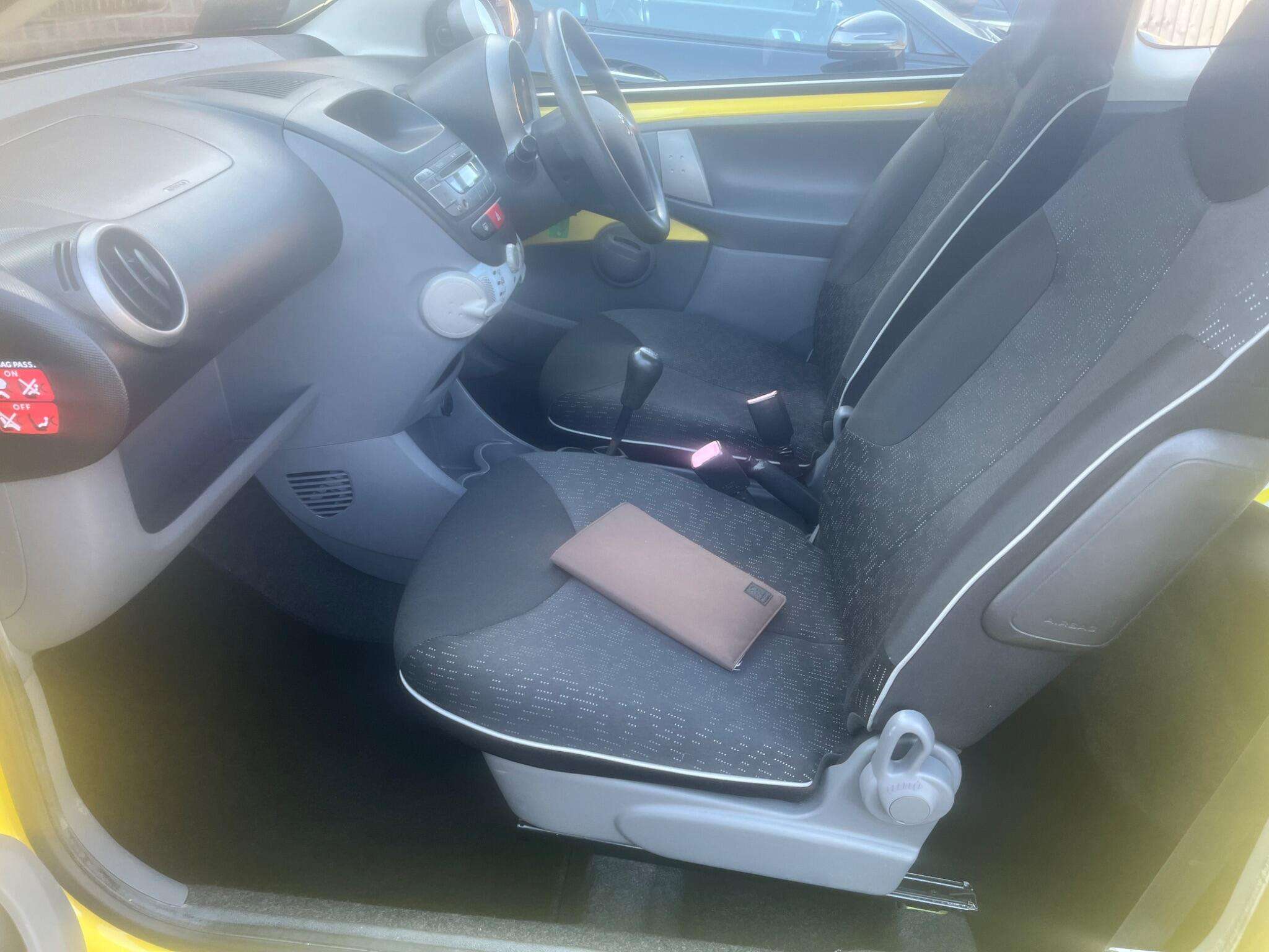 2010 PEUGEOT 107 2010 PEUGEOT 107