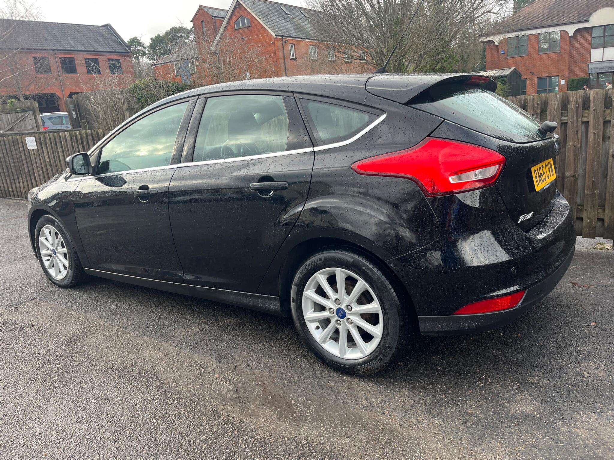 A 2015 FORD FOCUS 1.0T EcoBoost Titanium Euro 6 (s/s) 5dr A 2015 FORD FOCUS 1.0T EcoBoost Titanium Euro 6 (s/s) 5dr