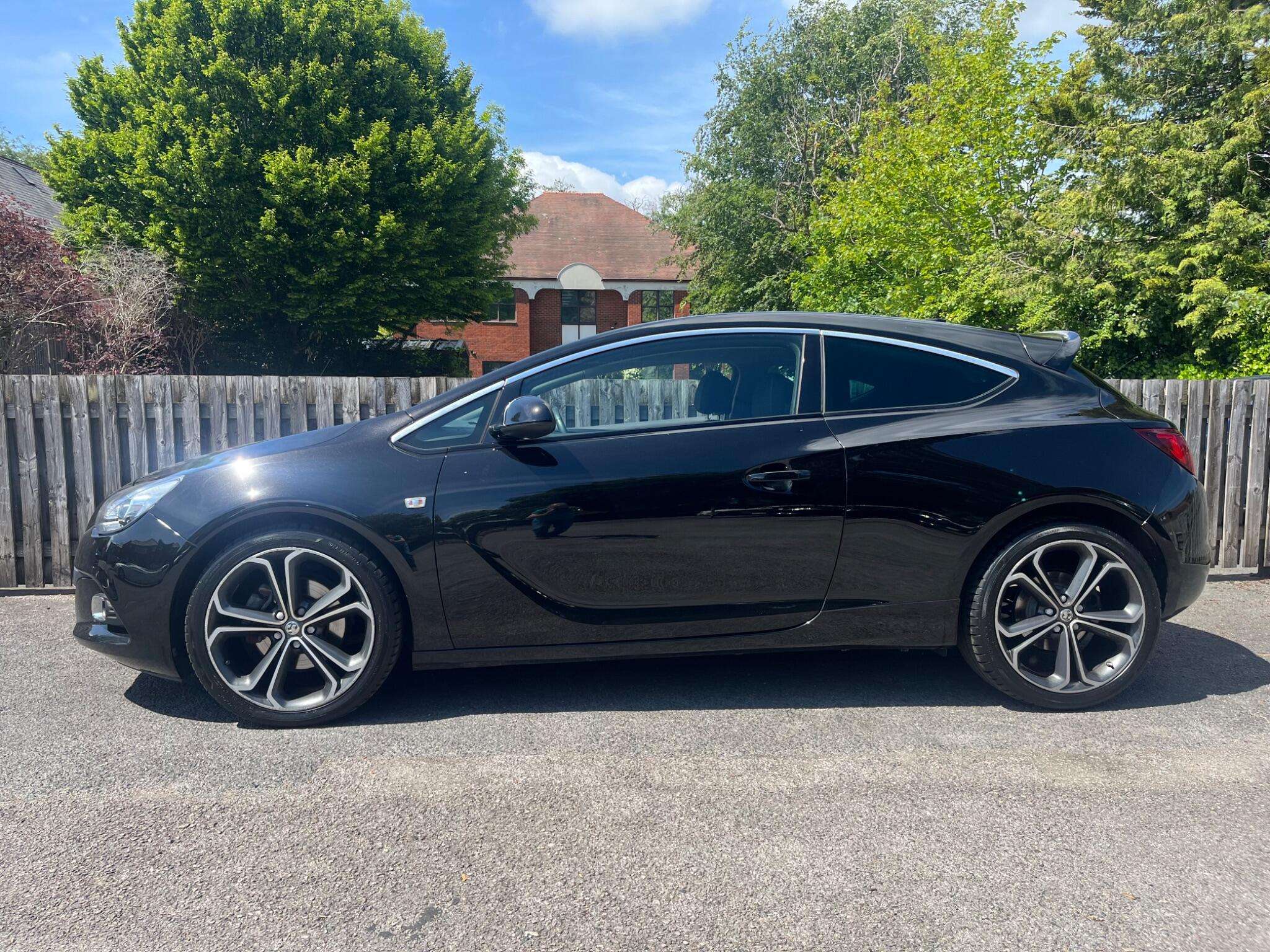 A 2017 VAUXHALL ASTRA 1.4i Turbo Limited Edition Euro 6 (s/s) 3dr A 2017 VAUXHALL ASTRA 1.4i Turbo Limited Edition Euro 6 (s/s) 3dr