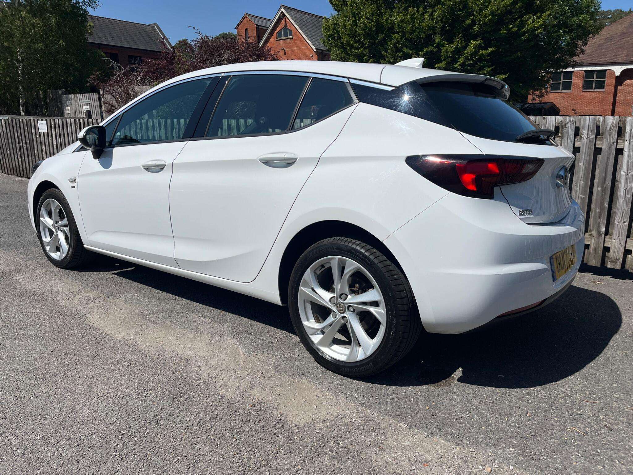 A 2017 VAUXHALL ASTRA 1.4i Turbo SRi Nav Euro 6 5dr A 2017 VAUXHALL ASTRA 1.4i Turbo SRi Nav Euro 6 5dr