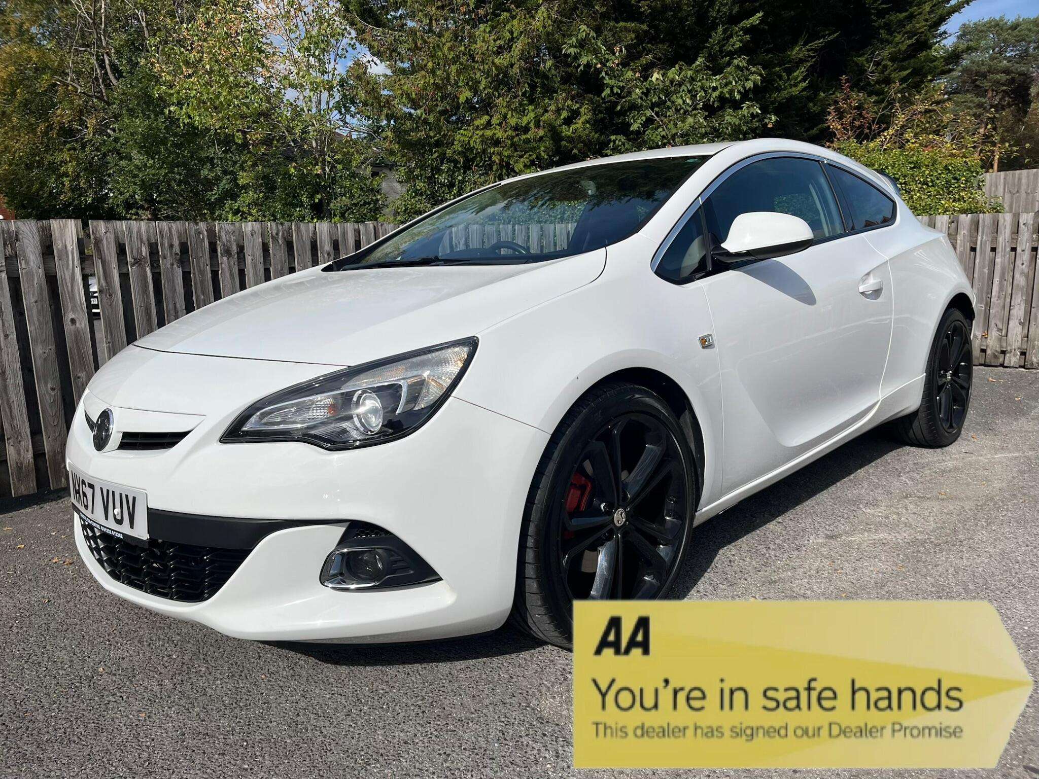 A 2017 VAUXHALL ASTRA 1.4i Turbo Limited Edition Euro 6 (s/s) 3dr A 2017 VAUXHALL ASTRA 1.4i Turbo Limited Edition Euro 6 (s/s) 3dr