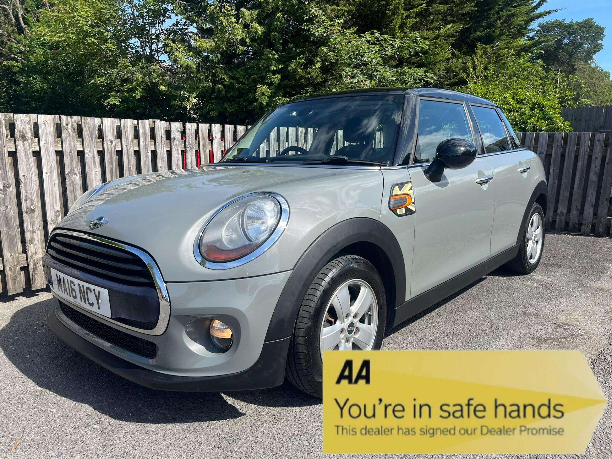 A 2016 MINI HATCH 1.5 Cooper Euro 6 (s/s) 5dr A 2016 MINI HATCH 1.5 Cooper Euro 6 (s/s) 5dr