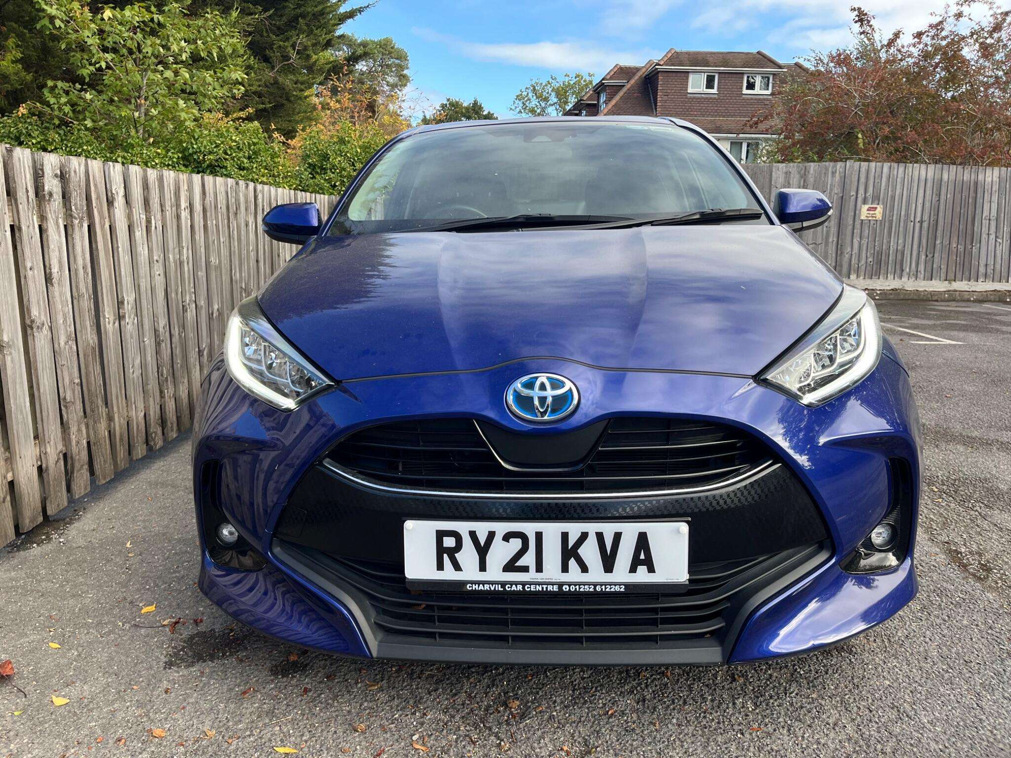 A 2021 TOYOTA YARIS 1.5 VVT-h Design E-CVT Euro 6 (s/s) 5dr A 2021 TOYOTA YARIS 1.5 VVT-h Design E-CVT Euro 6 (s/s) 5dr