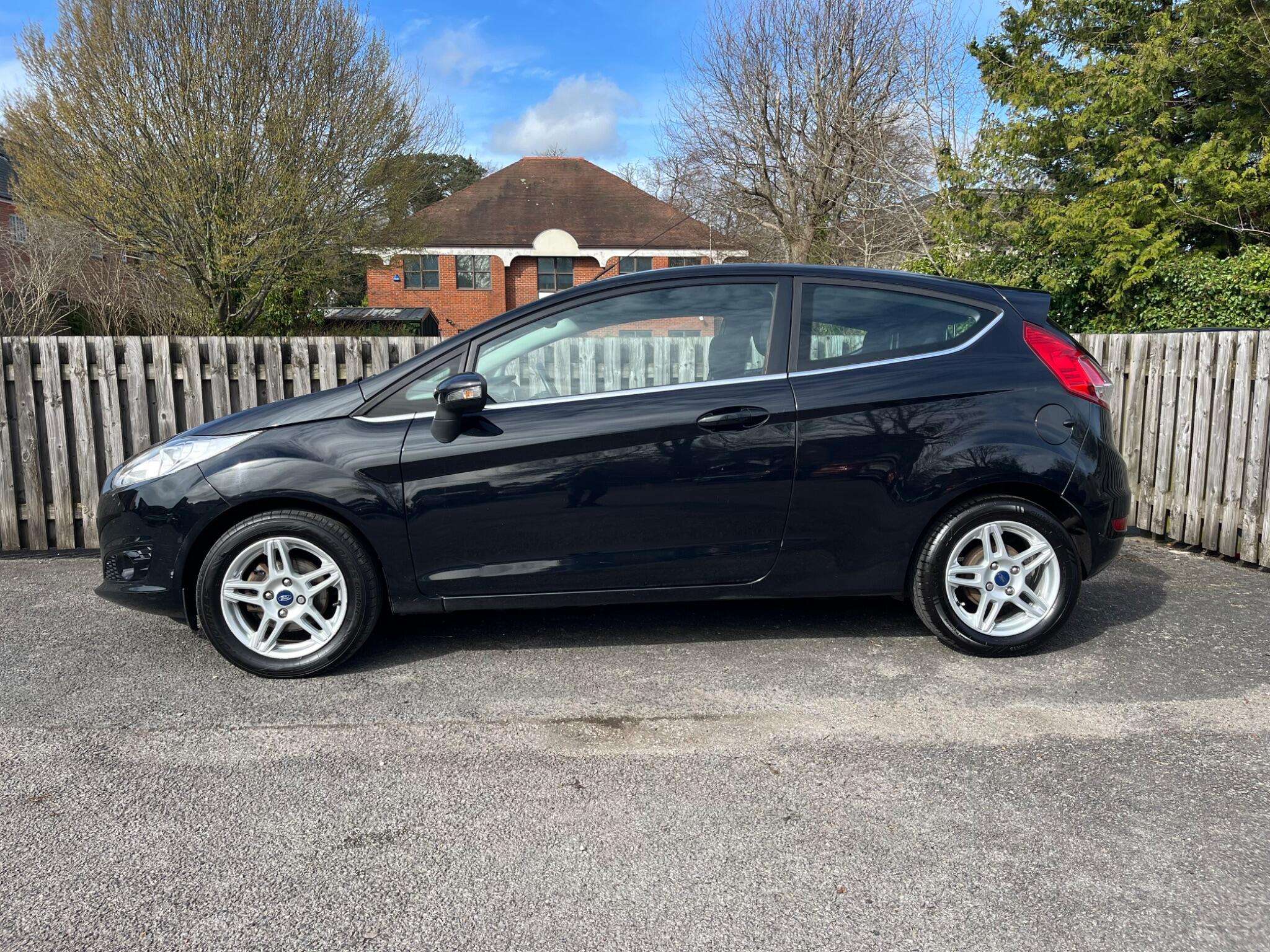 A 2013 FORD FIESTA 1.0T EcoBoost Zetec Euro 5 (s/s) 3dr A 2013 FORD FIESTA 1.0T EcoBoost Zetec Euro 5 (s/s) 3dr