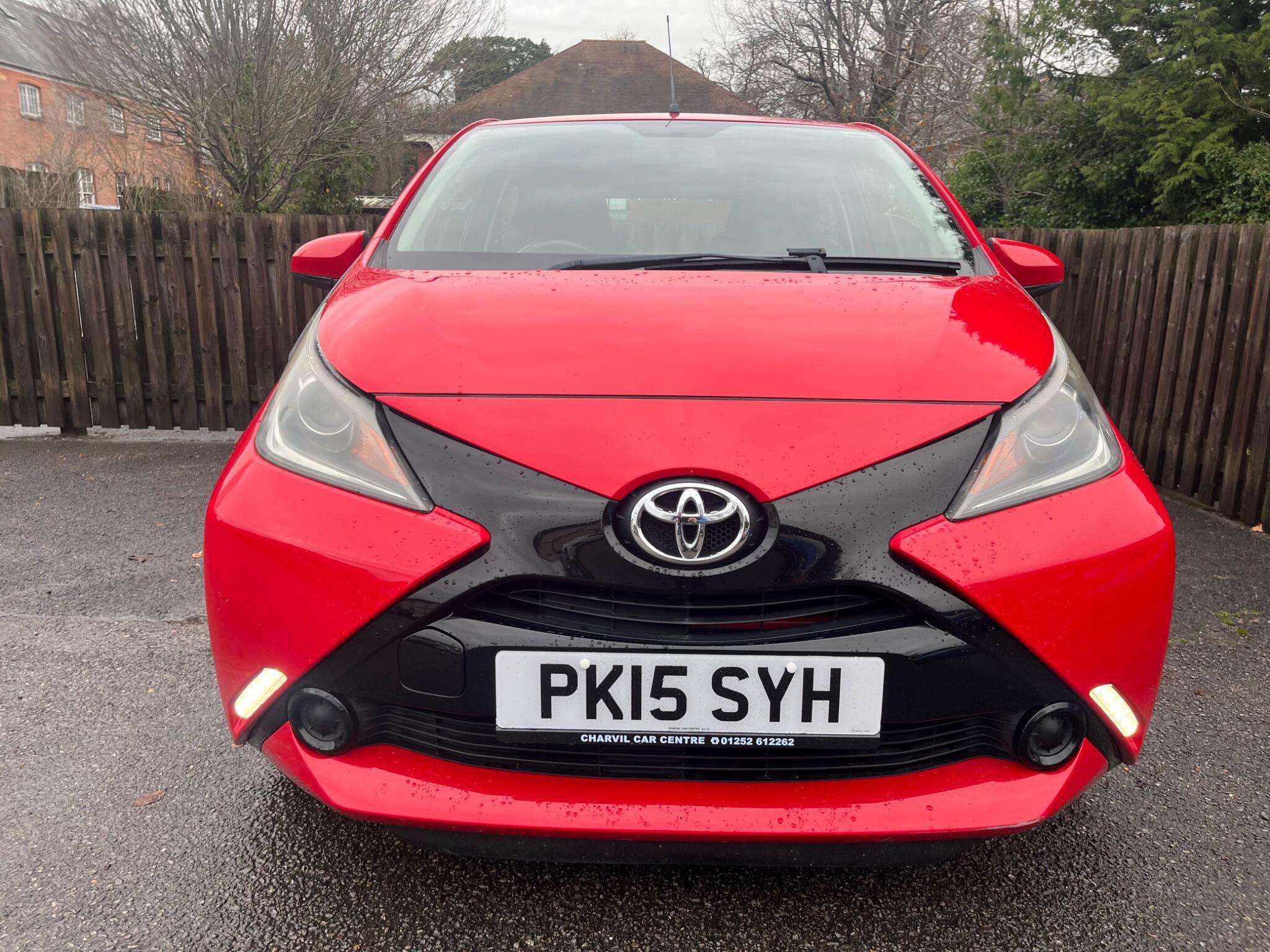 A 2015 TOYOTA AYGO 1.0 VVT-i x-play Euro 5 5dr Euro 5 A 2015 TOYOTA AYGO 1.0 VVT-i x-play Euro 5 5dr Euro 5