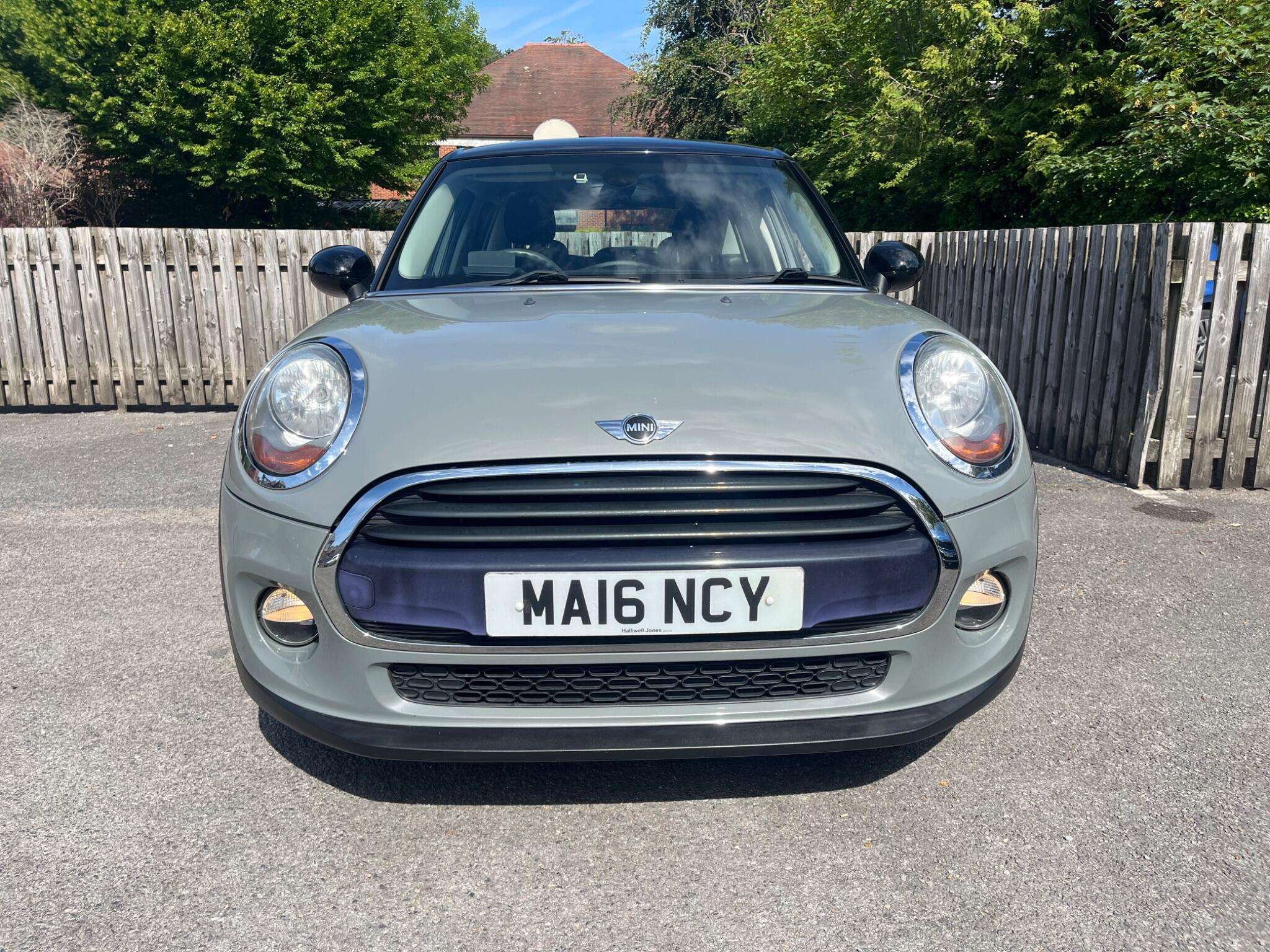 A 2016 MINI HATCH 1.5 Cooper Euro 6 (s/s) 5dr A 2016 MINI HATCH 1.5 Cooper Euro 6 (s/s) 5dr