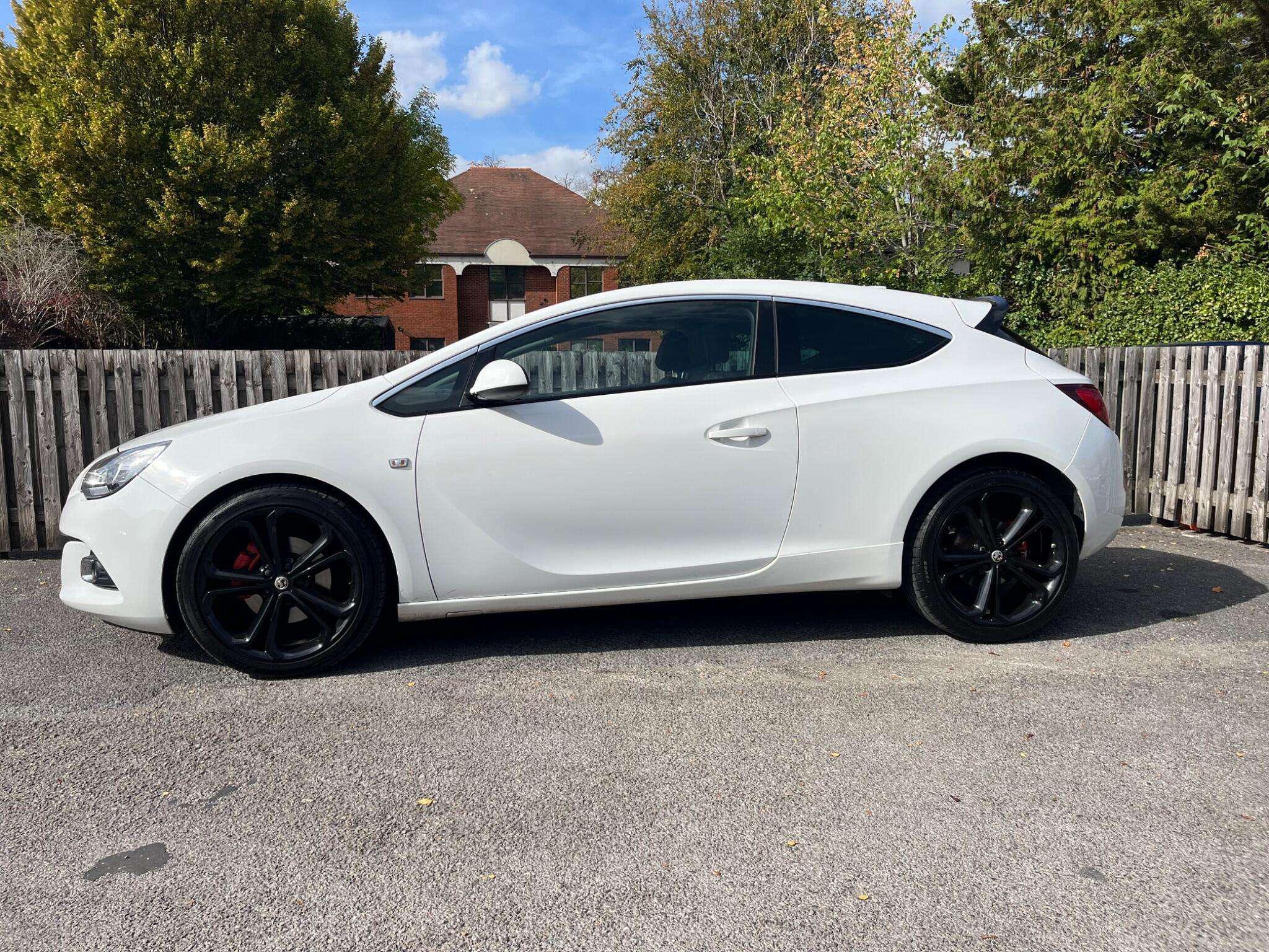 A 2017 VAUXHALL ASTRA 1.4i Turbo Limited Edition Euro 6 (s/s) 3dr A 2017 VAUXHALL ASTRA 1.4i Turbo Limited Edition Euro 6 (s/s) 3dr