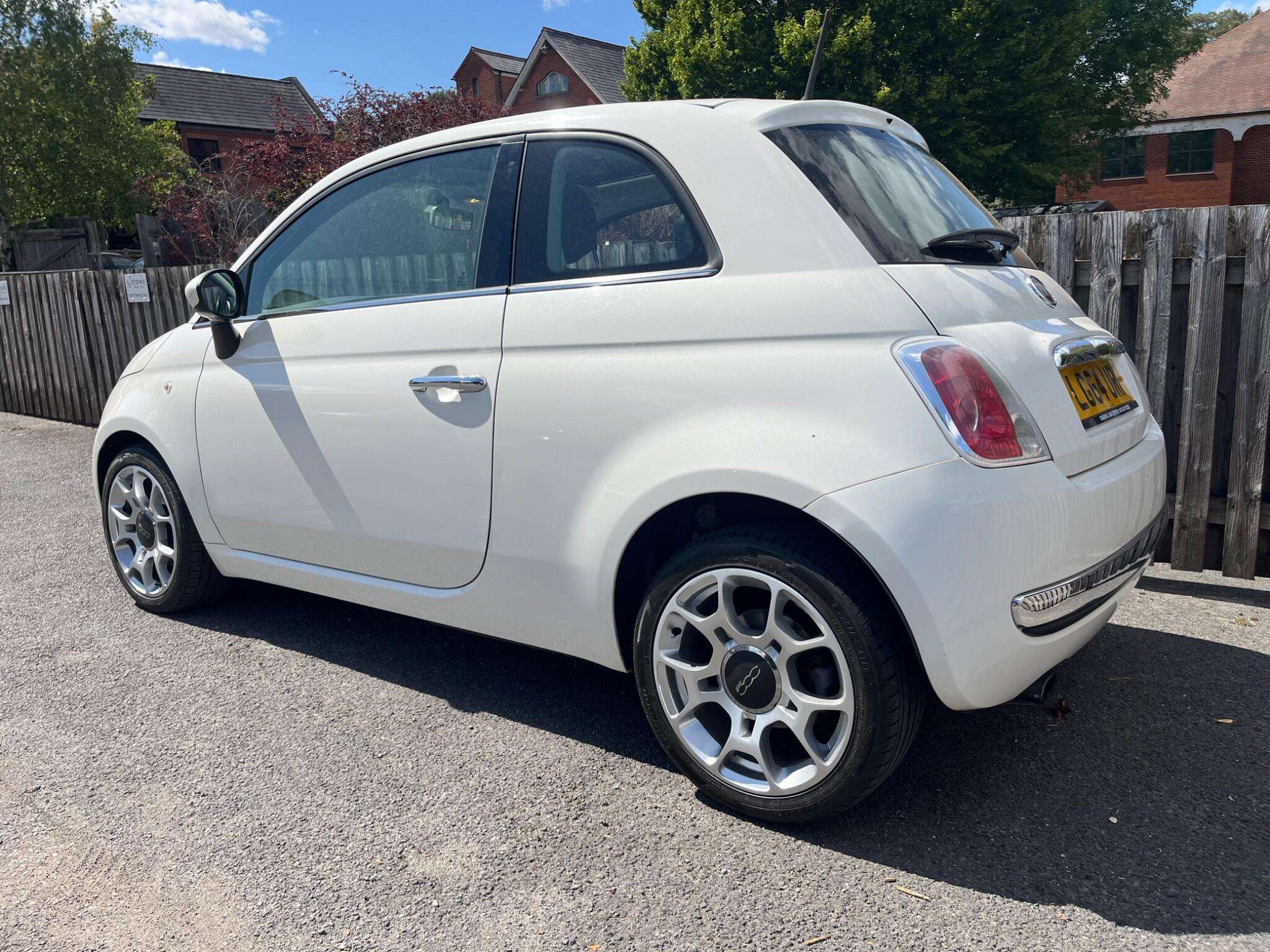 A 2014 FIAT 500 0.9 TwinAir Lounge Euro 6 (s/s) 3dr A 2014 FIAT 500 0.9 TwinAir Lounge Euro 6 (s/s) 3dr