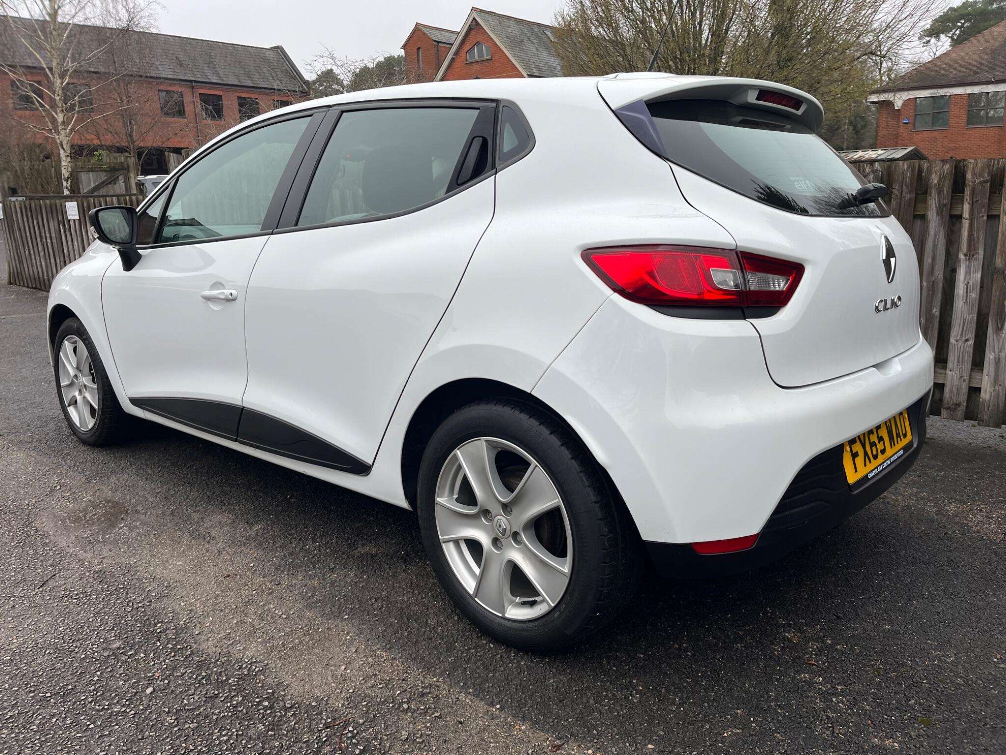 A 2015 RENAULT CLIO 1.2 16V Expression + Euro 5 5dr A 2015 RENAULT CLIO 1.2 16V Expression + Euro 5 5dr